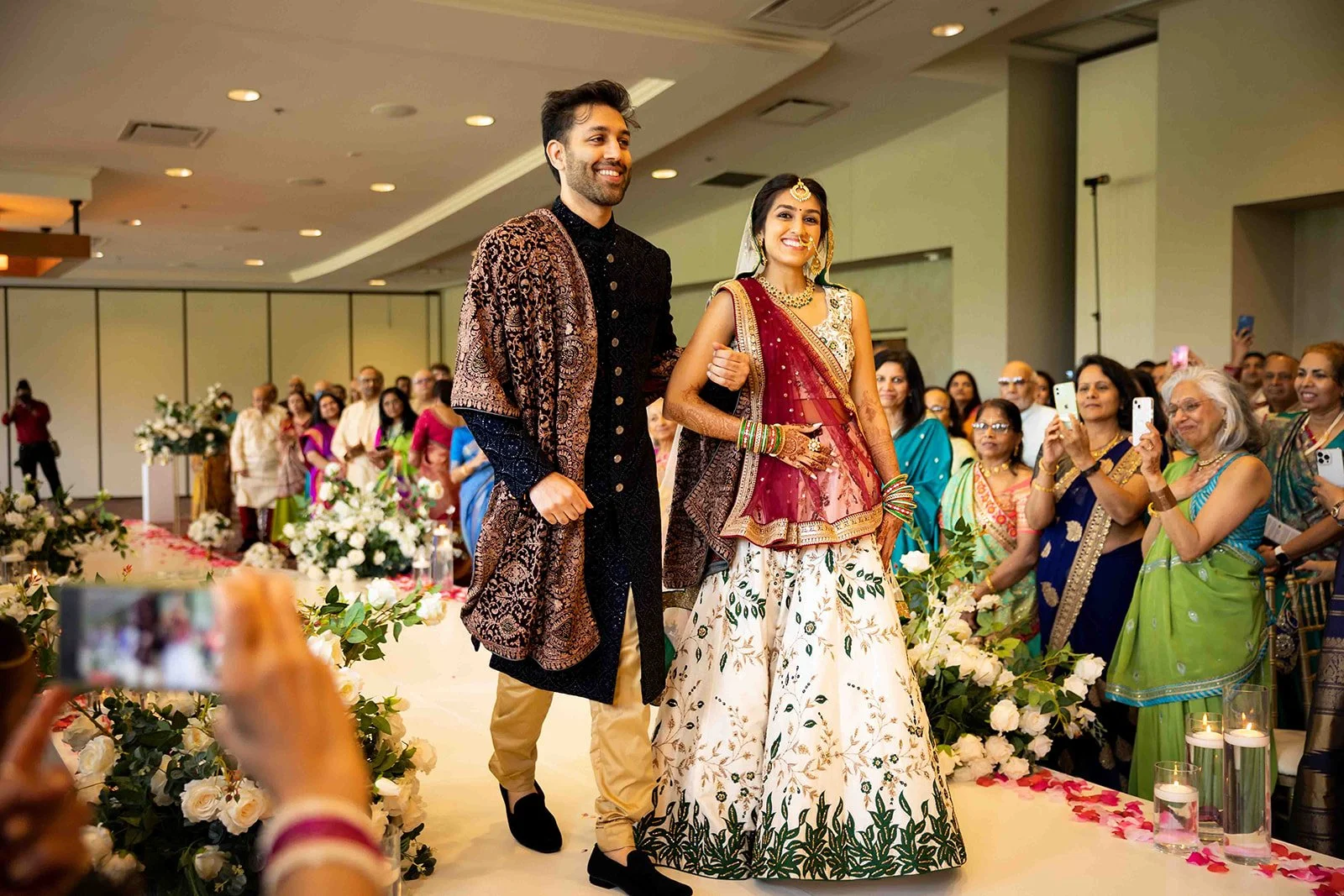 South+Asian+Indian+Wedding+Ceremony+Varmal+Saptapadi+Jaimala+Adam+Michaels+Photography+Pittsburgh+Wedding+Photography-76.jpg