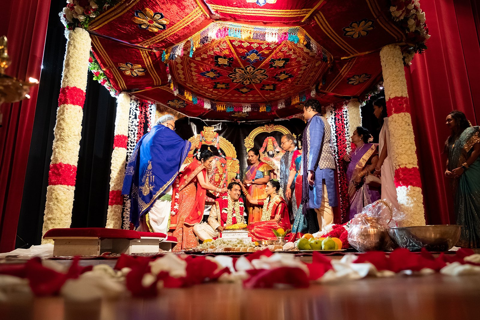 South+Asian+Indian+Wedding+Ceremony+Varmal+Saptapadi+Jaimala+Adam+Michaels+Photography+Pittsburgh+Wedding+Photography-15.jpg