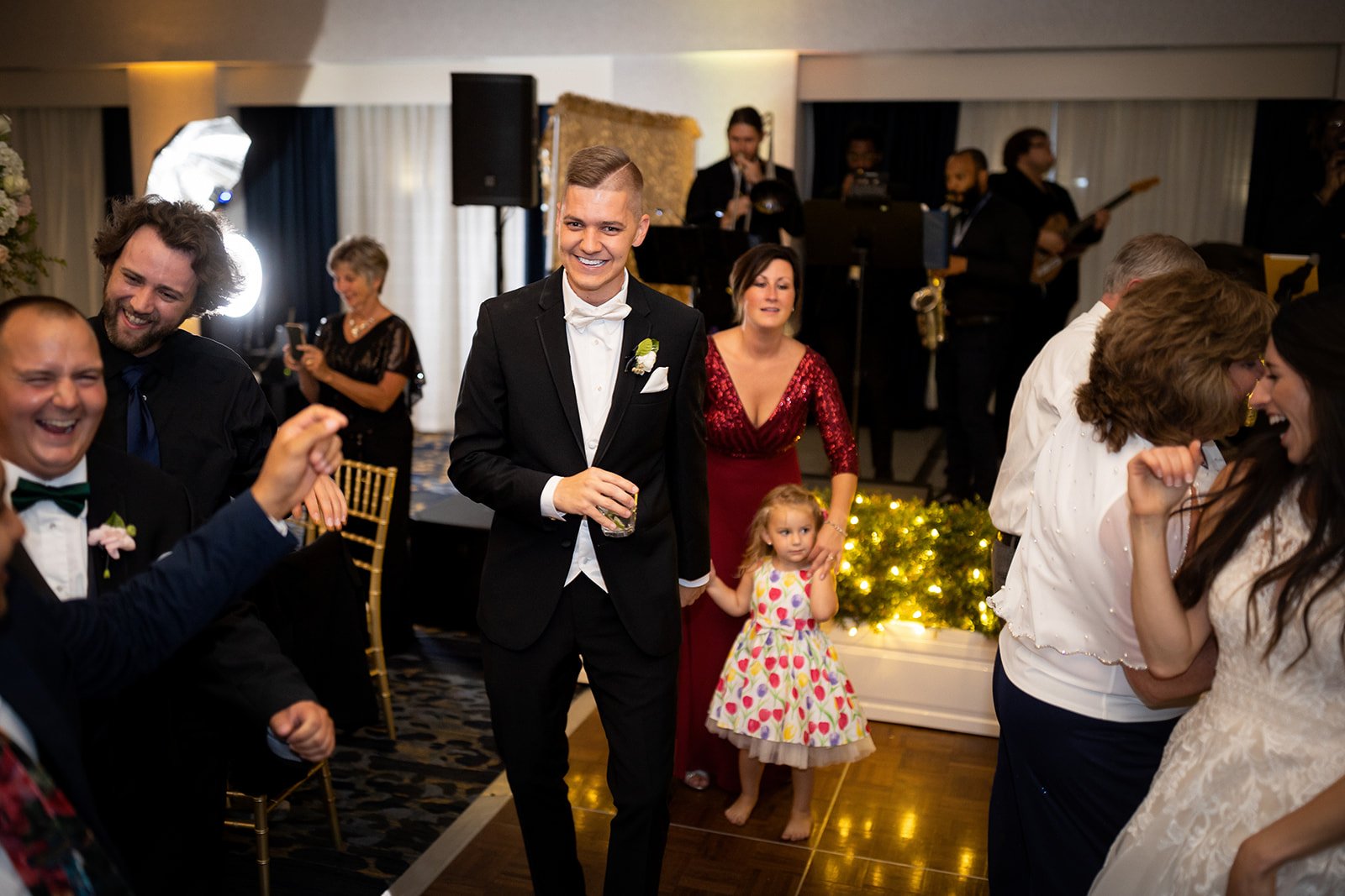 The+Crowne+Plaza+at+Playhouse+Square+Cleveland+Ohio+Wedding+Photography+Adam+Michaels+Photography+Pittsburgh+Wedding+Photography-84.jpg