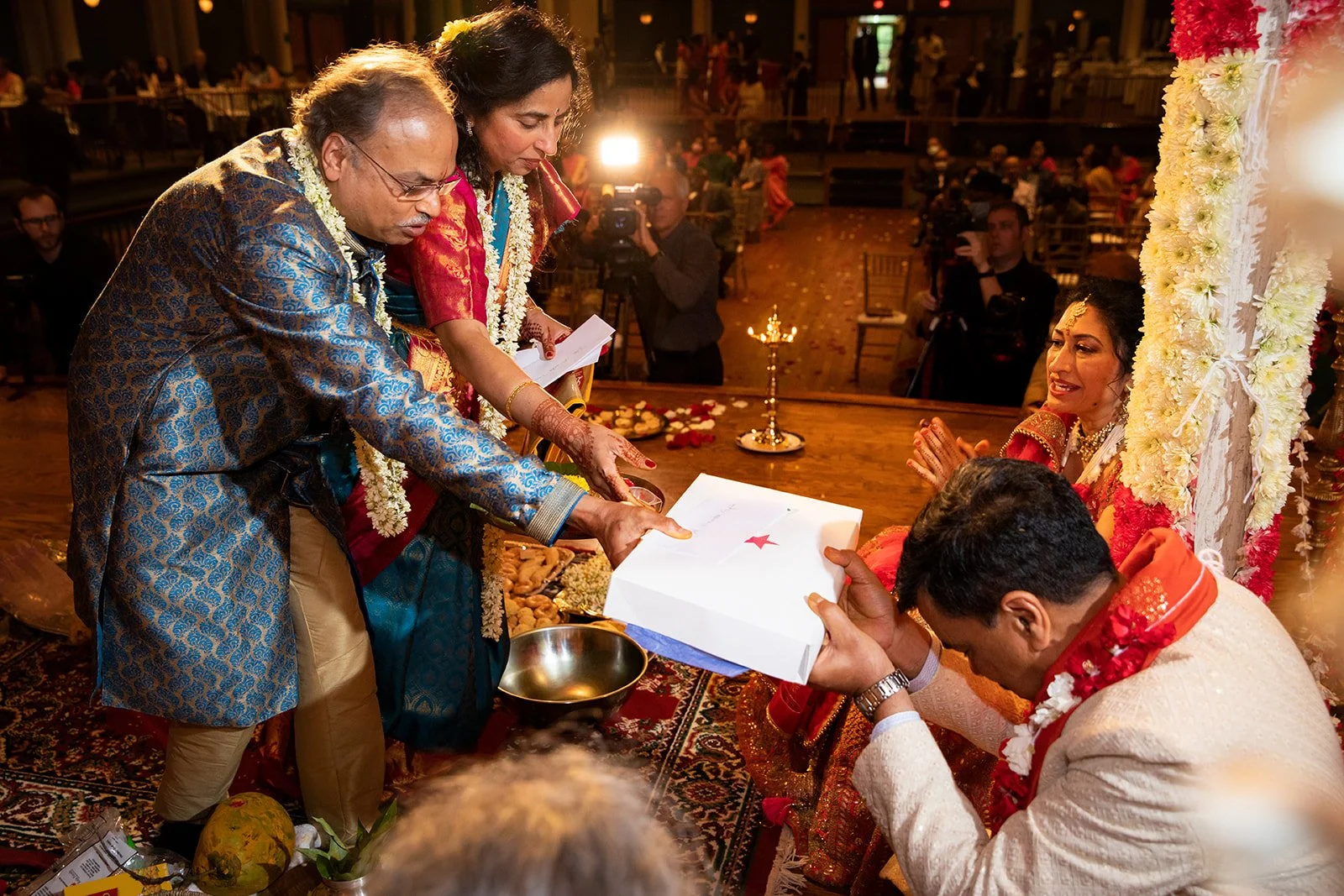 South+Asian+Indian+Wedding+Ceremony+Varmal+Saptapadi+Jaimala+Adam+Michaels+Photography+Pittsburgh+Wedding+Photography-54.jpg
