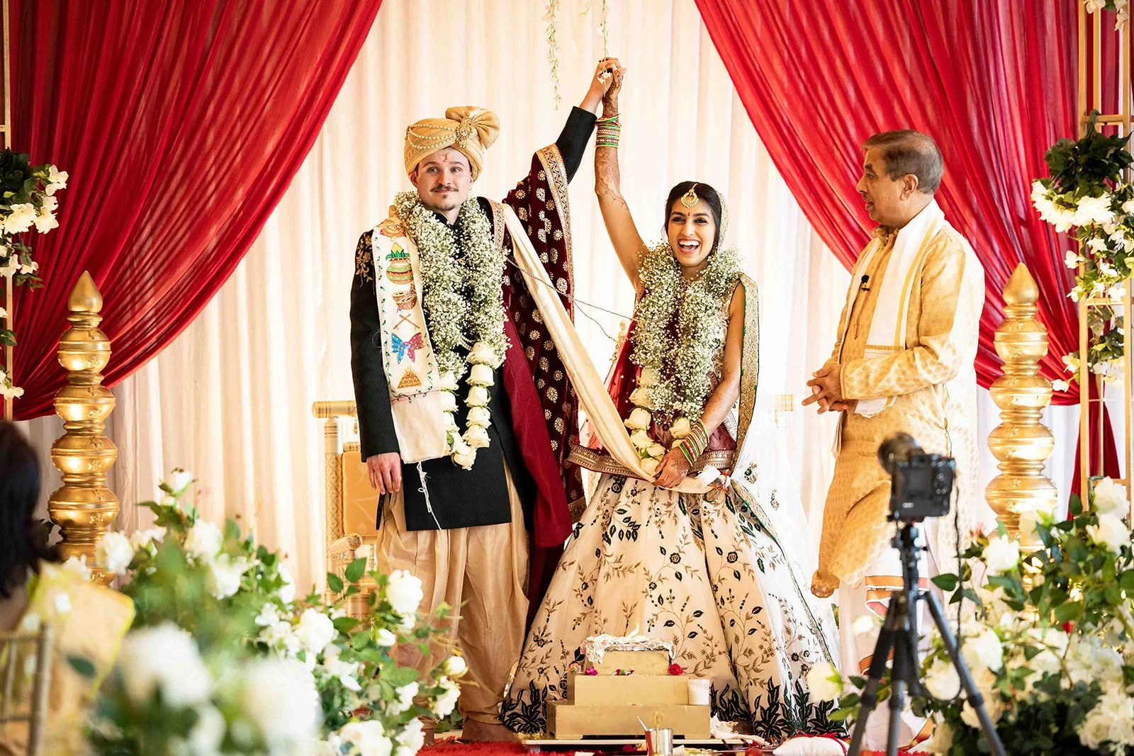 South+Asian+Indian+Wedding+Ceremony+Varmal+Saptapadi+Jaimala+Adam+Michaels+Photography+Pittsburgh+Wedding+Photography-95.jpg