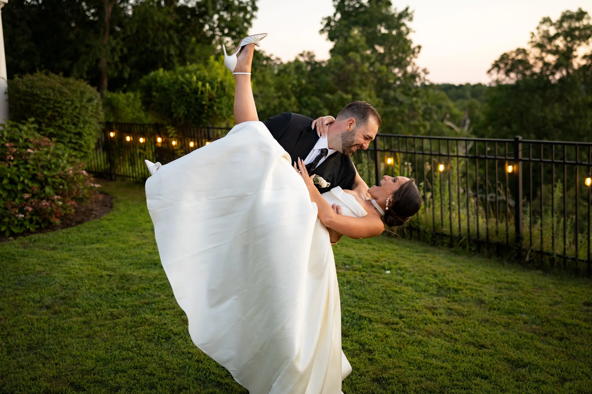 Twelve Oaks Mansion Wedding Pictures-77.jpg