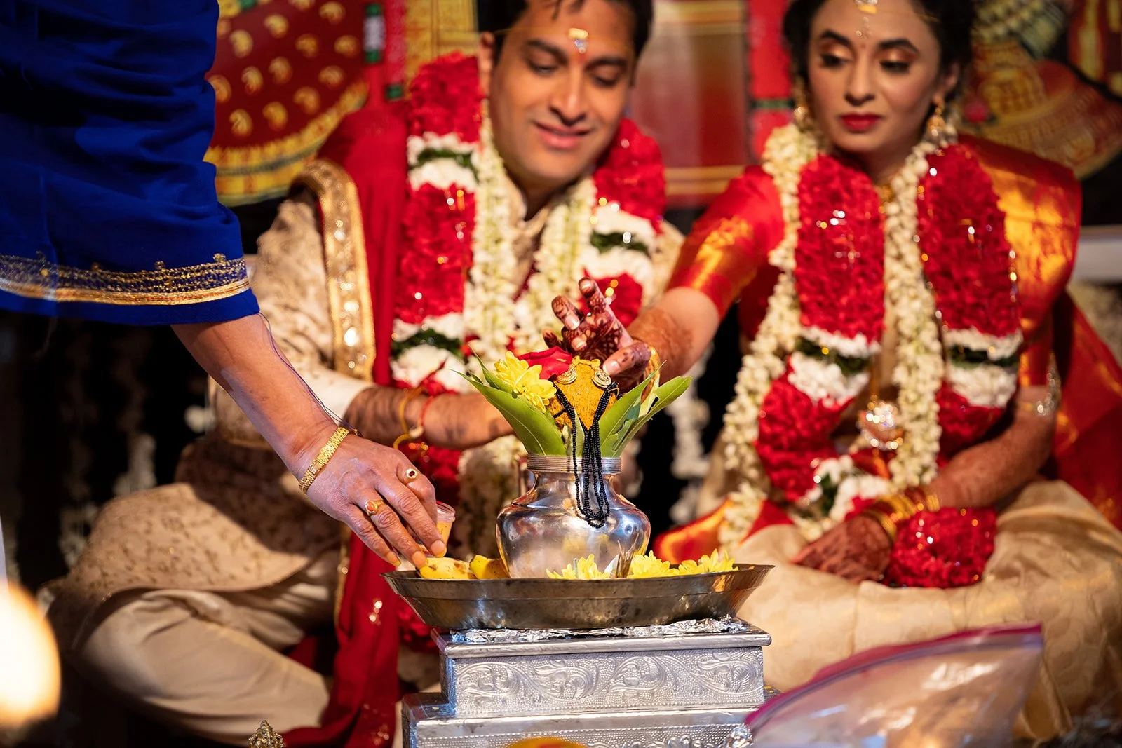South+Asian+Indian+Wedding+Ceremony+Varmal+Saptapadi+Jaimala+Adam+Michaels+Photography+Pittsburgh+Wedding+Photography-26.jpg