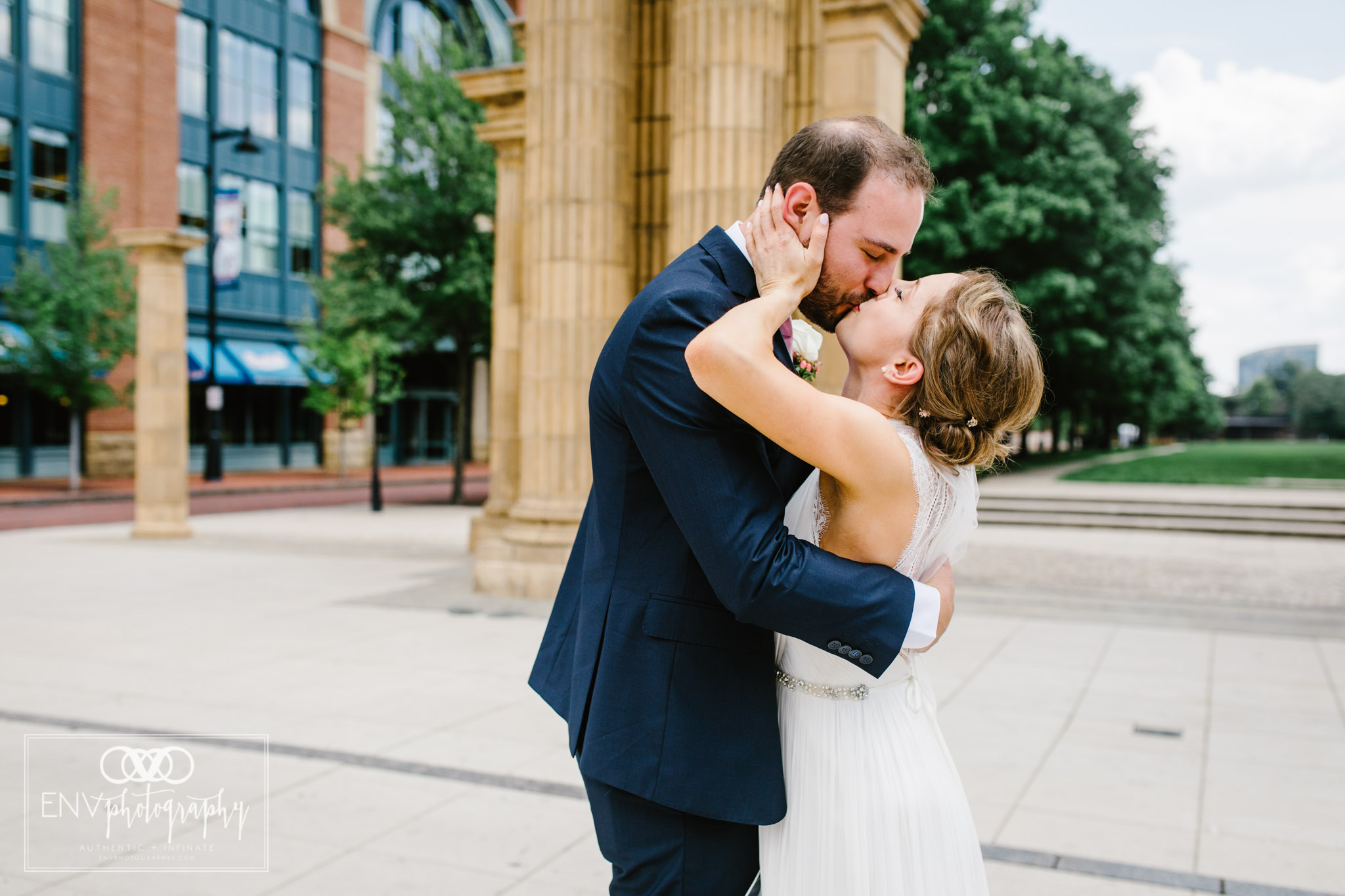 columbus ohio downtown wedding photography (18).jpg