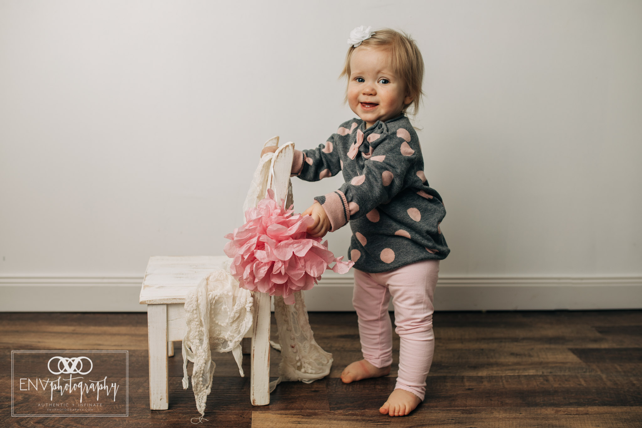 Mount Vernon Ohio Columbus Ohio First Birthday Smash Cake family photographer (7).jpg