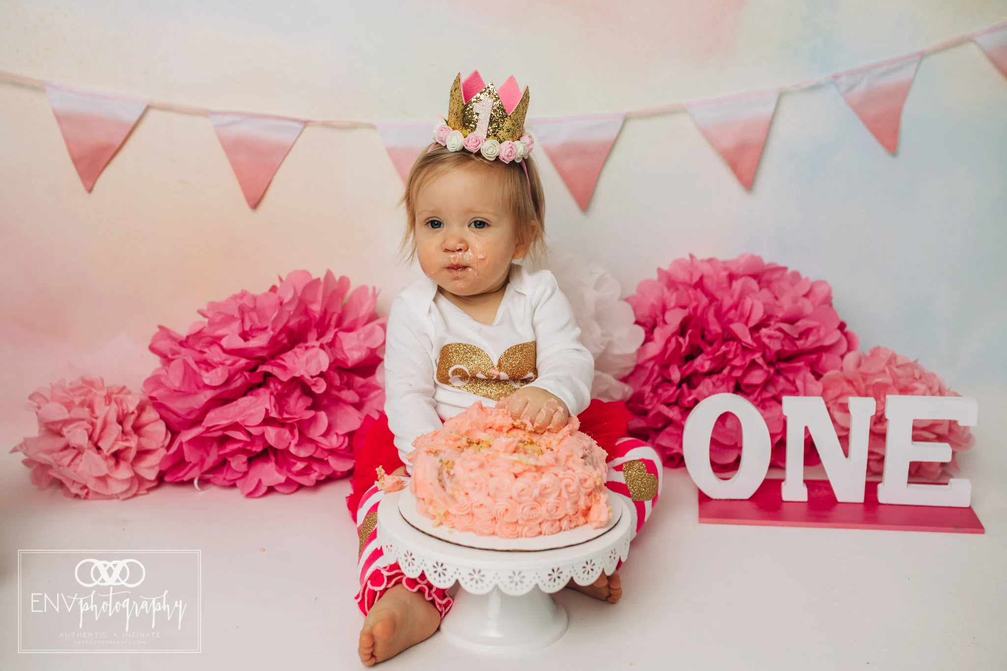 Mount Vernon Ohio Columbus Ohio First Birthday Smash Cake family photographer (26).jpg