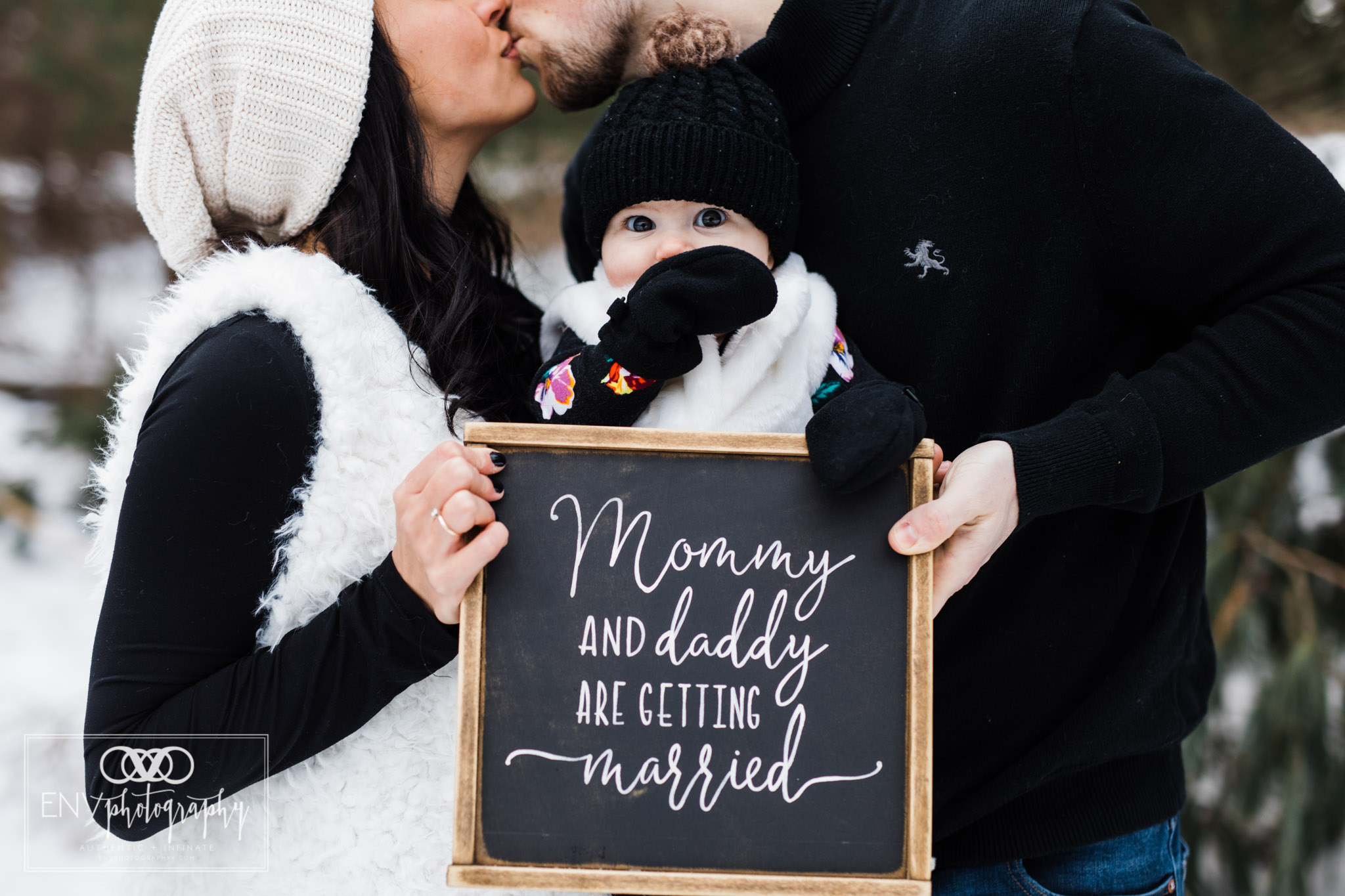 columbus ohio mount vernon ohio winter snowy family engagement photography (11).jpg