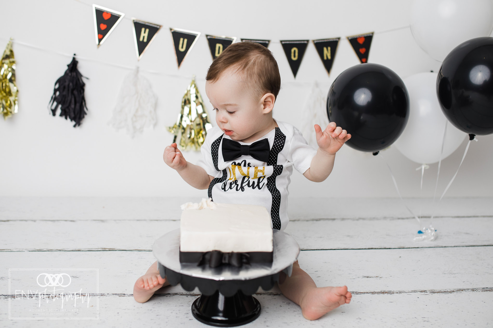 Mount Vernon Columbus Ohio Family Photographer First Birthday Cake Smash (9).jpg