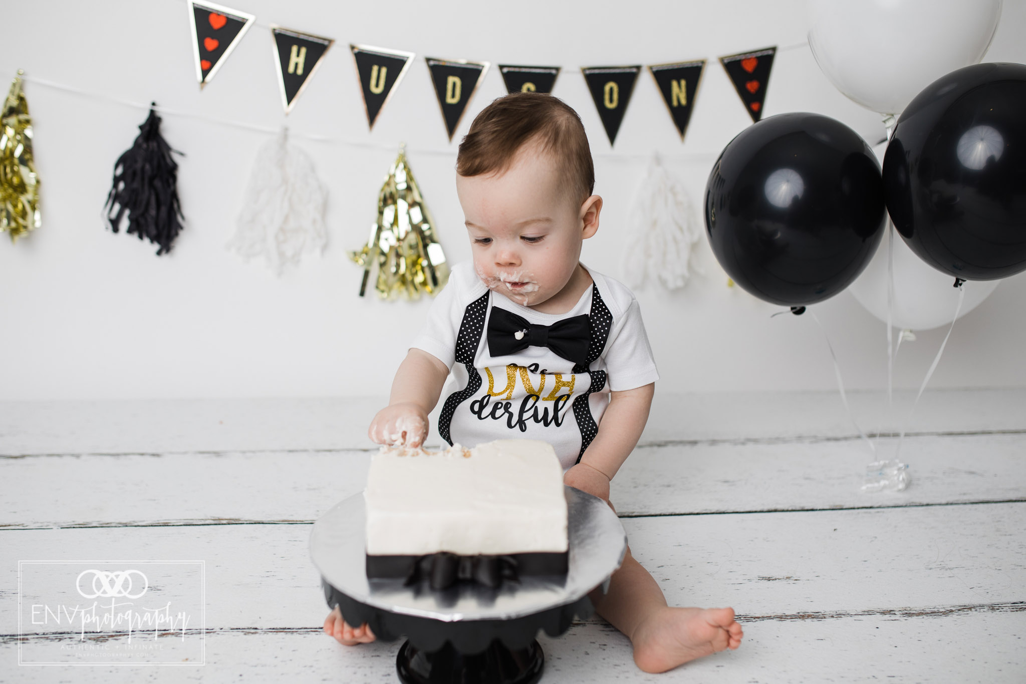 Mount Vernon Columbus Ohio Family Photographer First Birthday Cake Smash (13).jpg