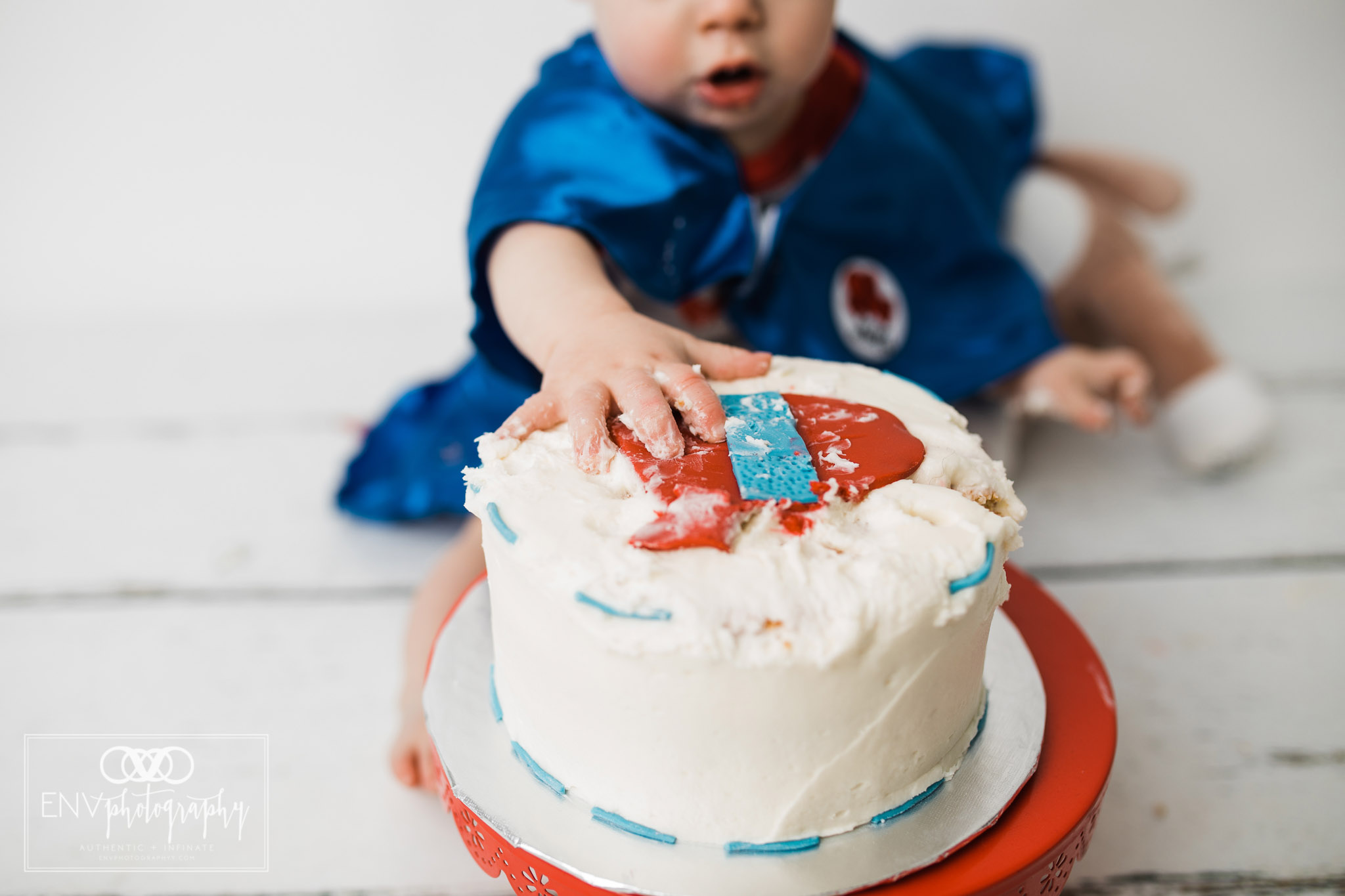 Mount Vernon Columbus Ohio Family Photographer First Birthday Cake Smash (21).jpg