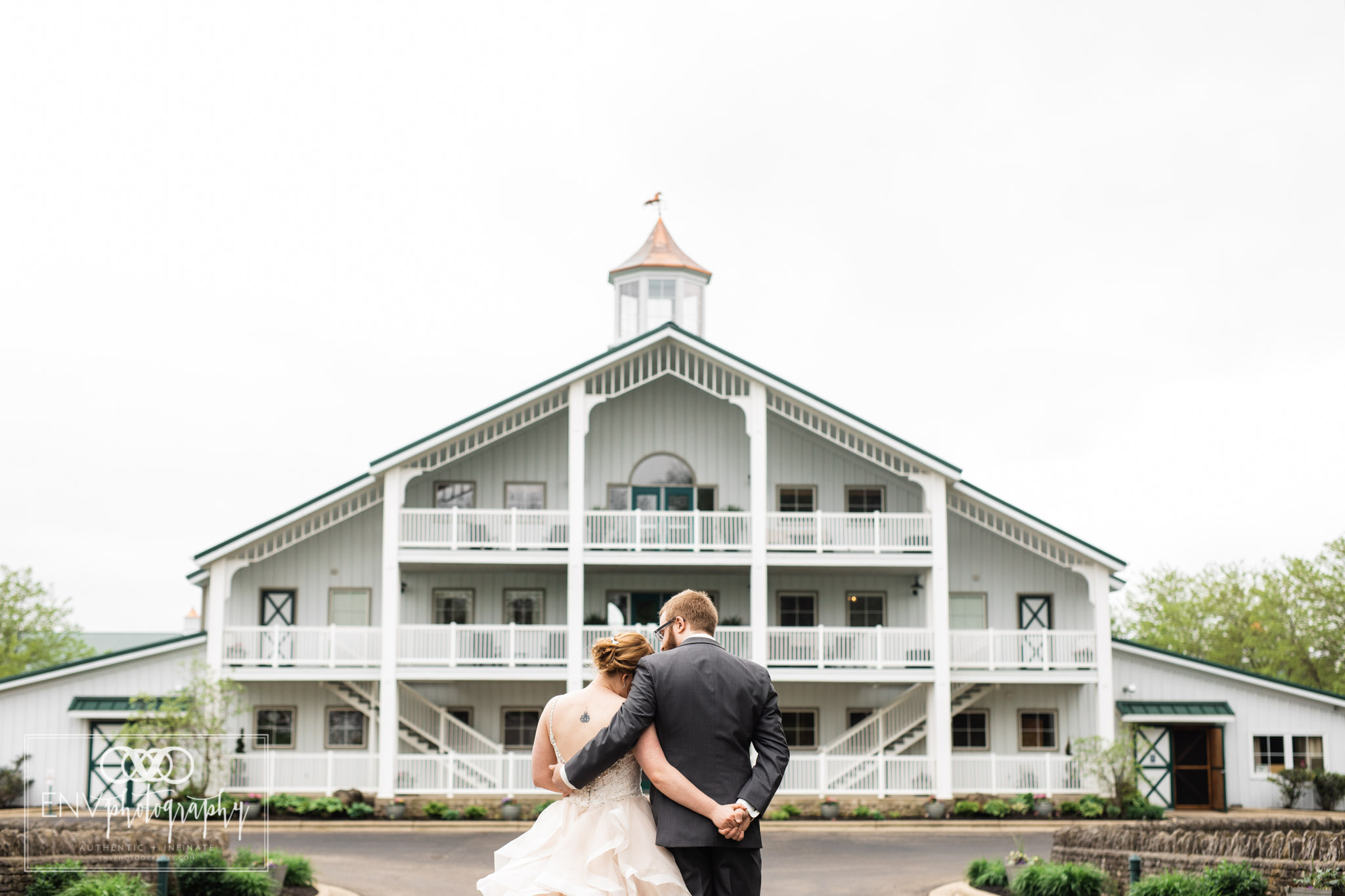 mount vernon columbus ohio irongate equestrian center wedding photographer (37).jpg