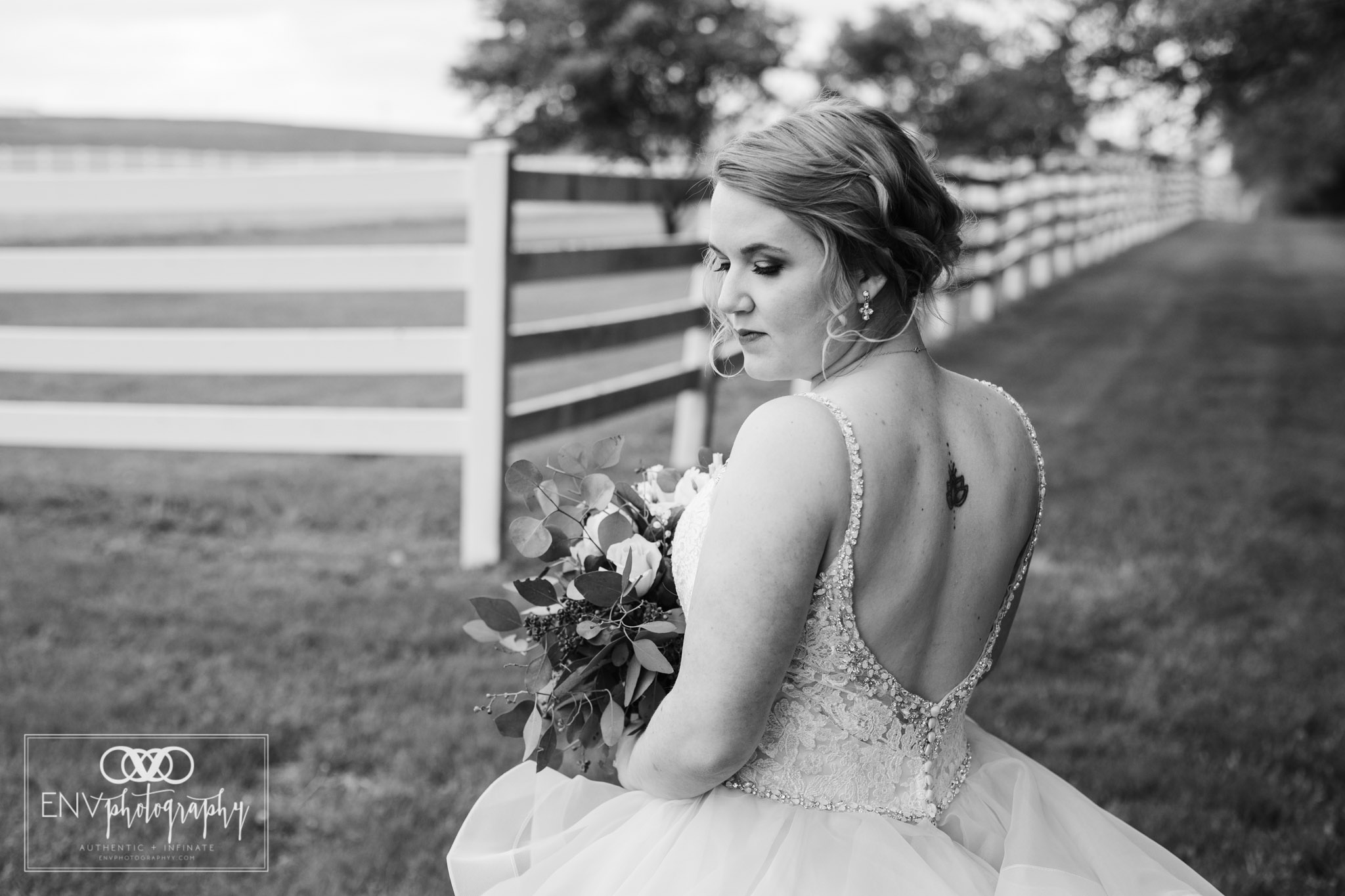 mount vernon columbus ohio irongate equestrian center wedding photographer (41).jpg