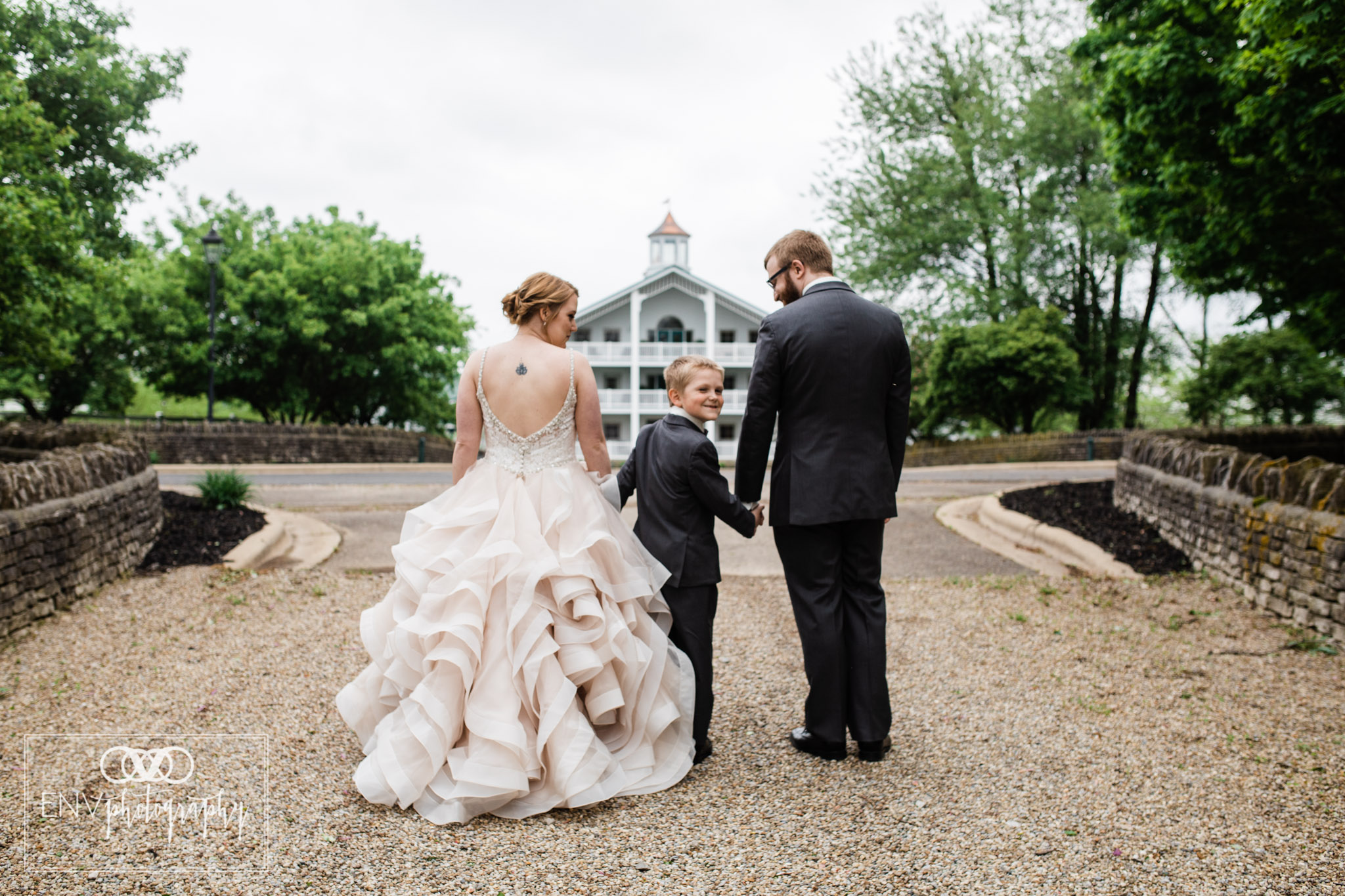 mount vernon columbus ohio irongate equestrian center wedding photographer (48).jpg