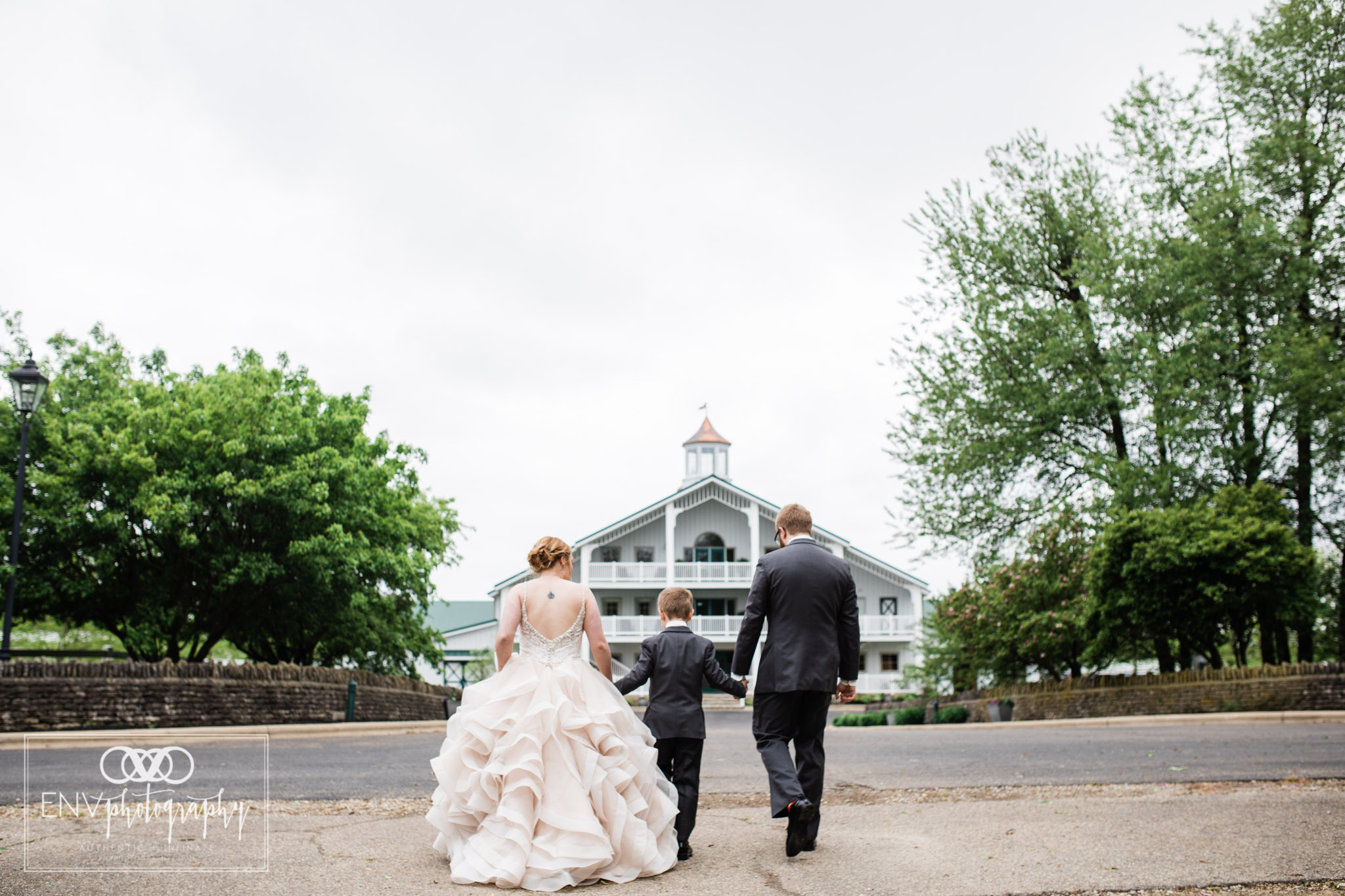 mount vernon columbus ohio irongate equestrian center wedding photographer (49).jpg