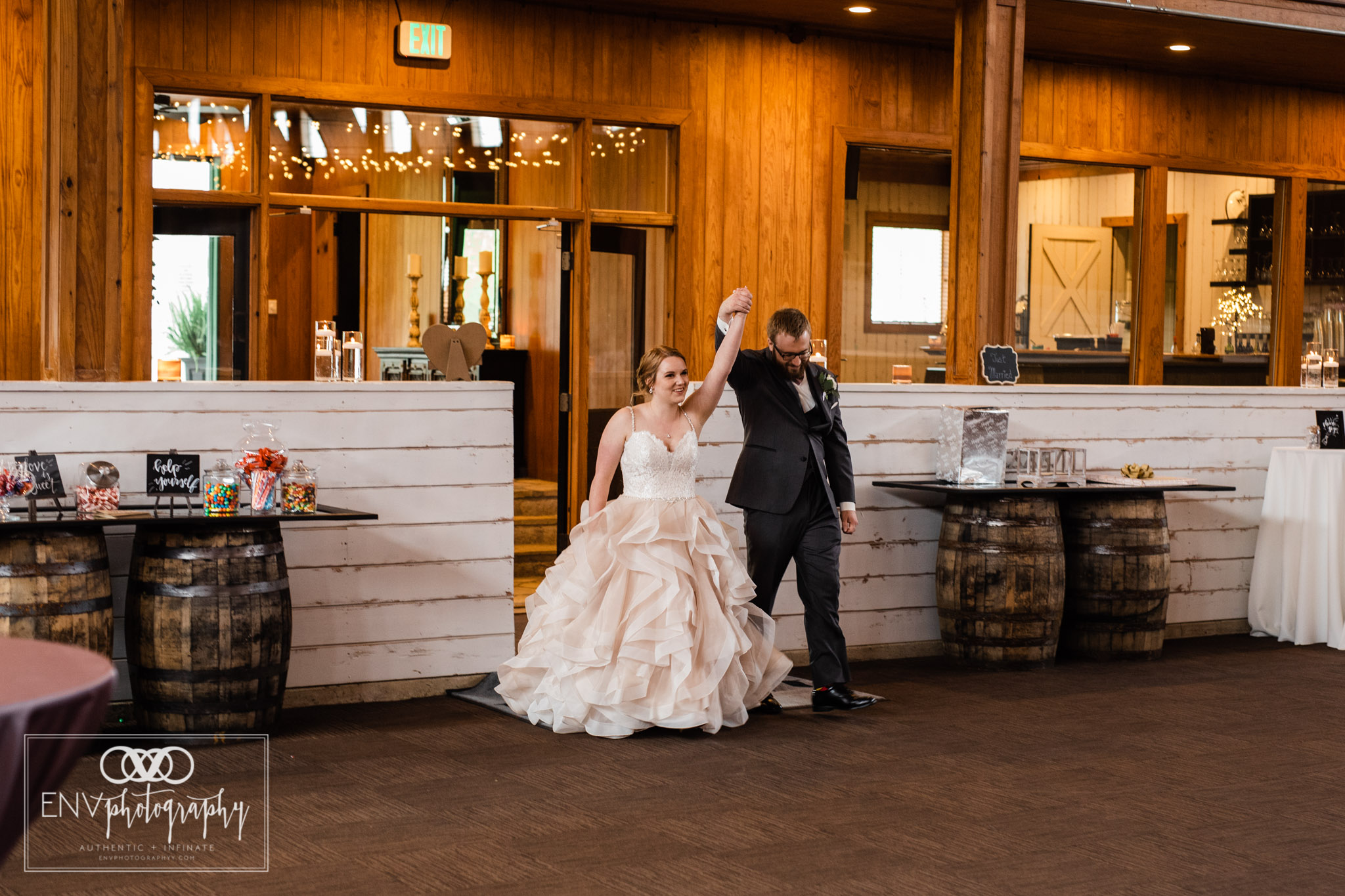 mount vernon columbus ohio irongate equestrian center wedding photographer (55).jpg