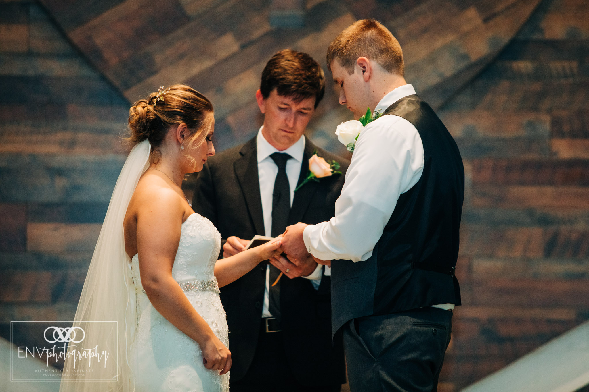 mount vernon newark ohio wedding photographer (15).jpg