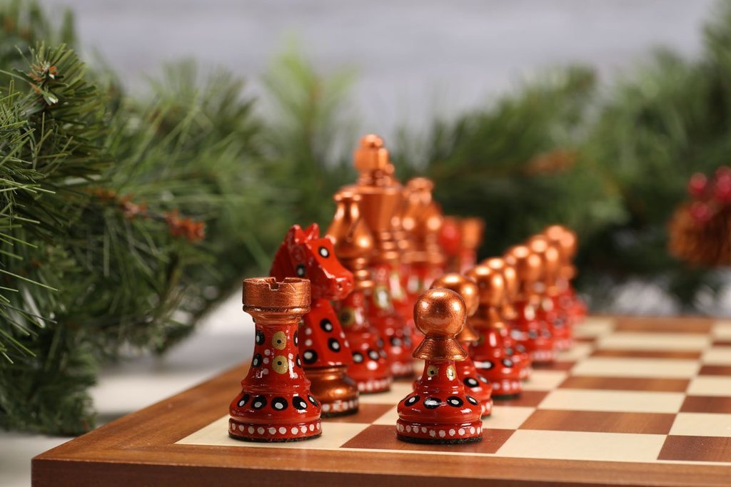 sydney-gruber-painted-champions-chess-set-1-red-and-blue-28610881257559_1024x1024.jpg