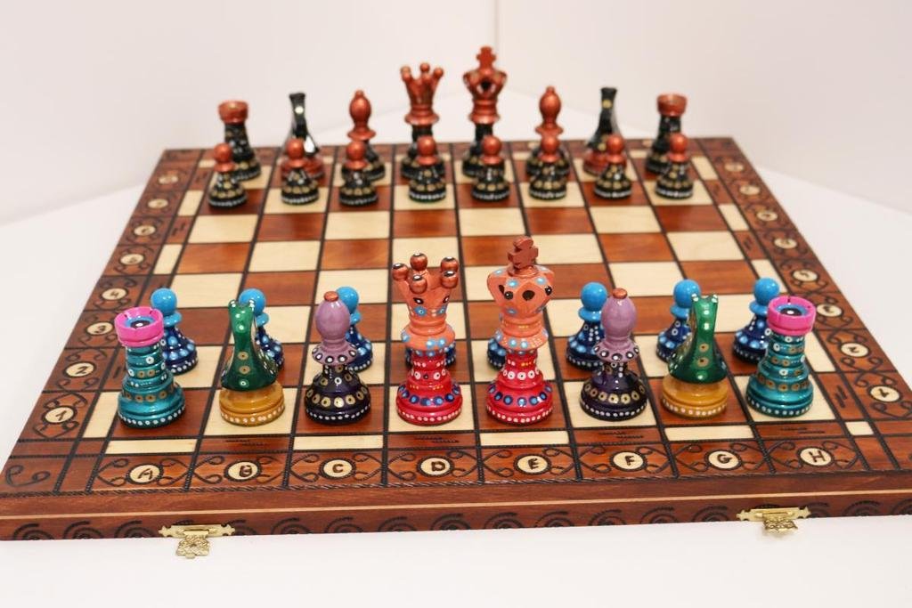 sydney-gruber-painted-21-ambassador-chess-set-10-the-finessing-wild-card-28610886172759_1024x1024.jpg
