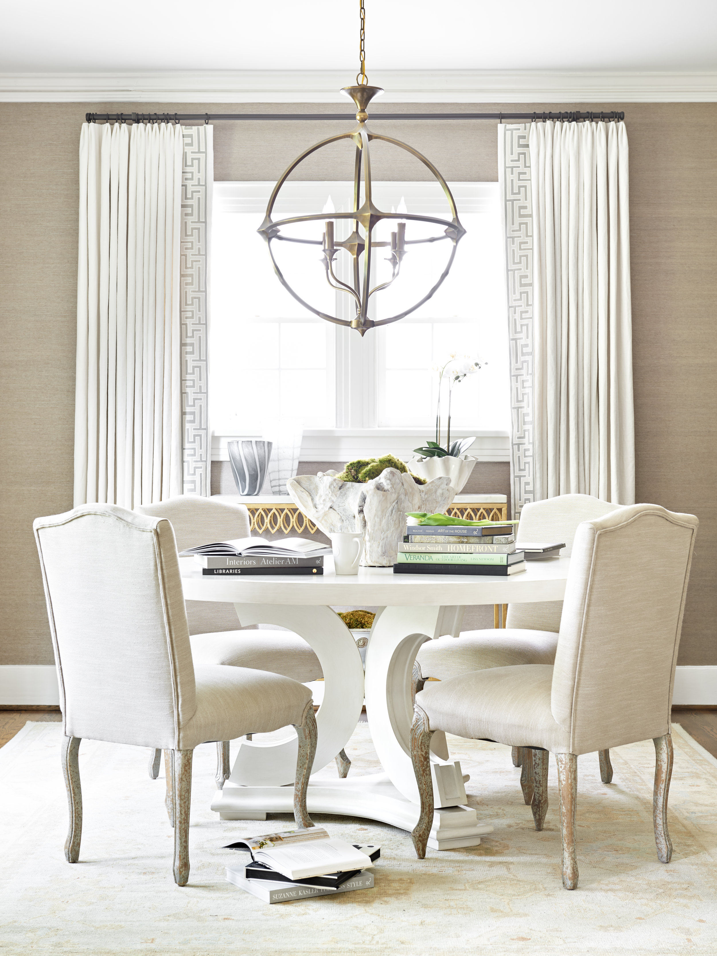 Transitional dining room design by Charleston based interior designer Lindsey Davis