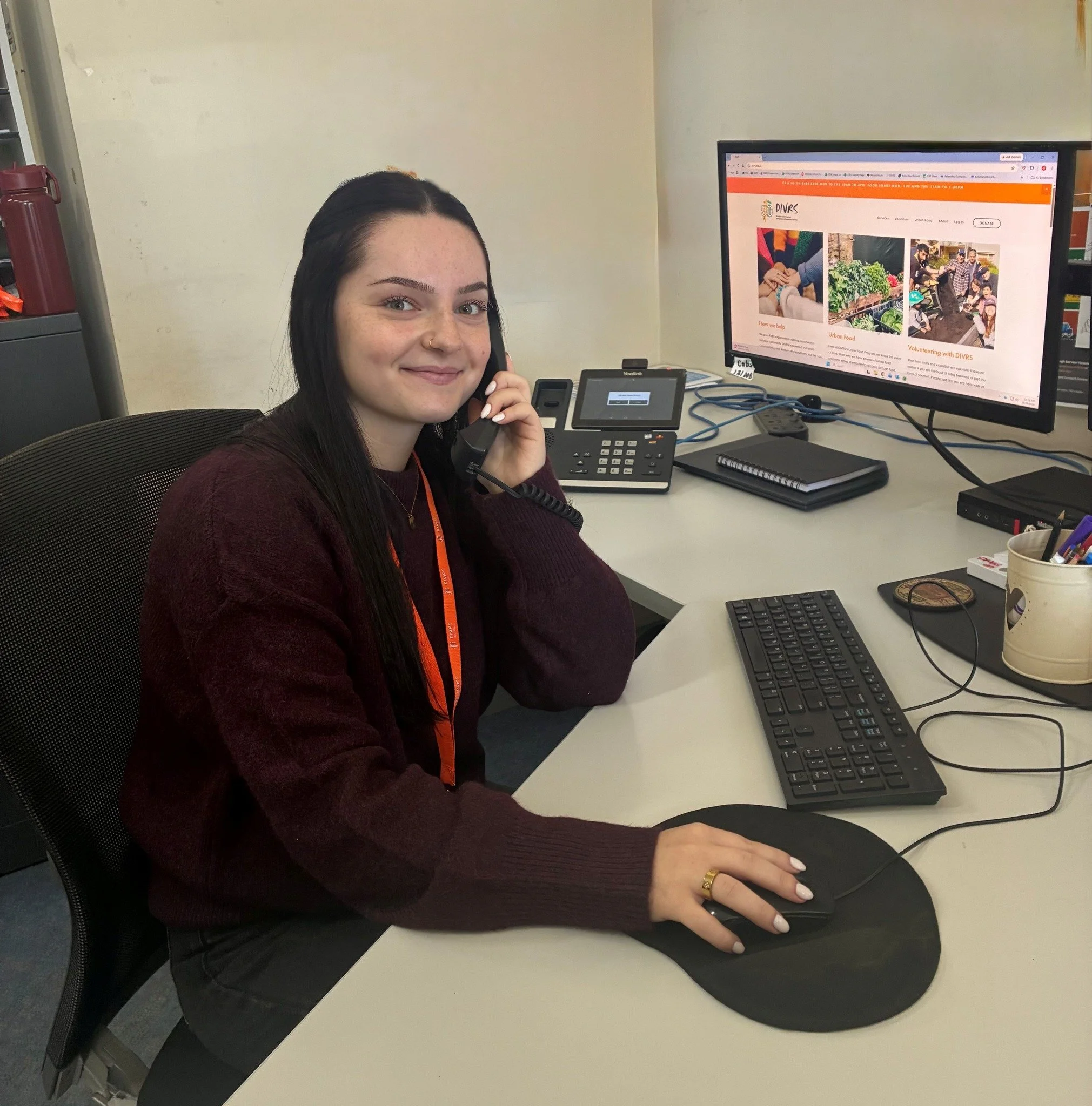 Meet Ilona, one of our social work students, who recently helped an 80+ Greek woman reconnect her mobile phone after it was disconnected because she had missed paying a bill.

We regularly share food with Katerina* and DIVRS is a place she knows she 