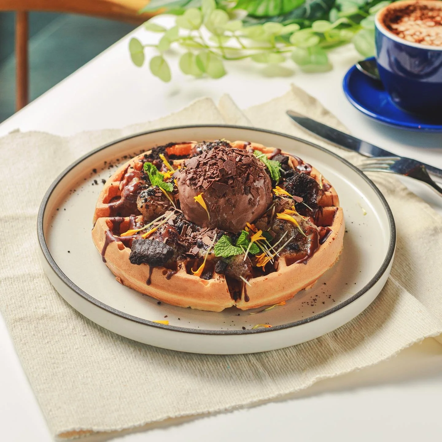 Sweet, warm, and oh-so-delicious! Our Homemade Waffles&mdash;crispy, golden waffles paired with a rich, indulgent twist that will have you coming back for more. 🍨🥰

#cafemelbasingapore #sgcafe #hungrygowheresg #sgfoodies