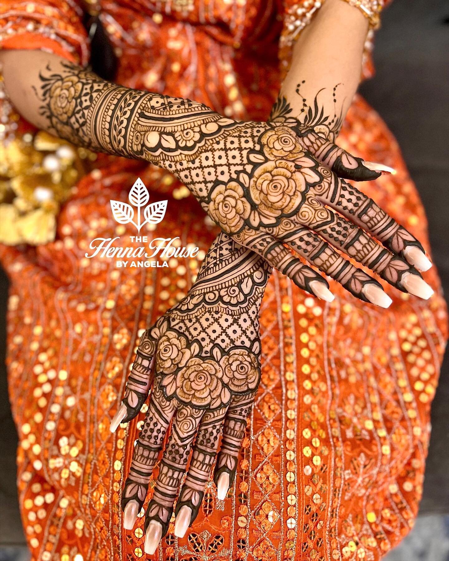 A I S H A 🧡 

Now booking 2023 bridal 💍 
Email info@thehennahouse.ca 💌 for inquiries.