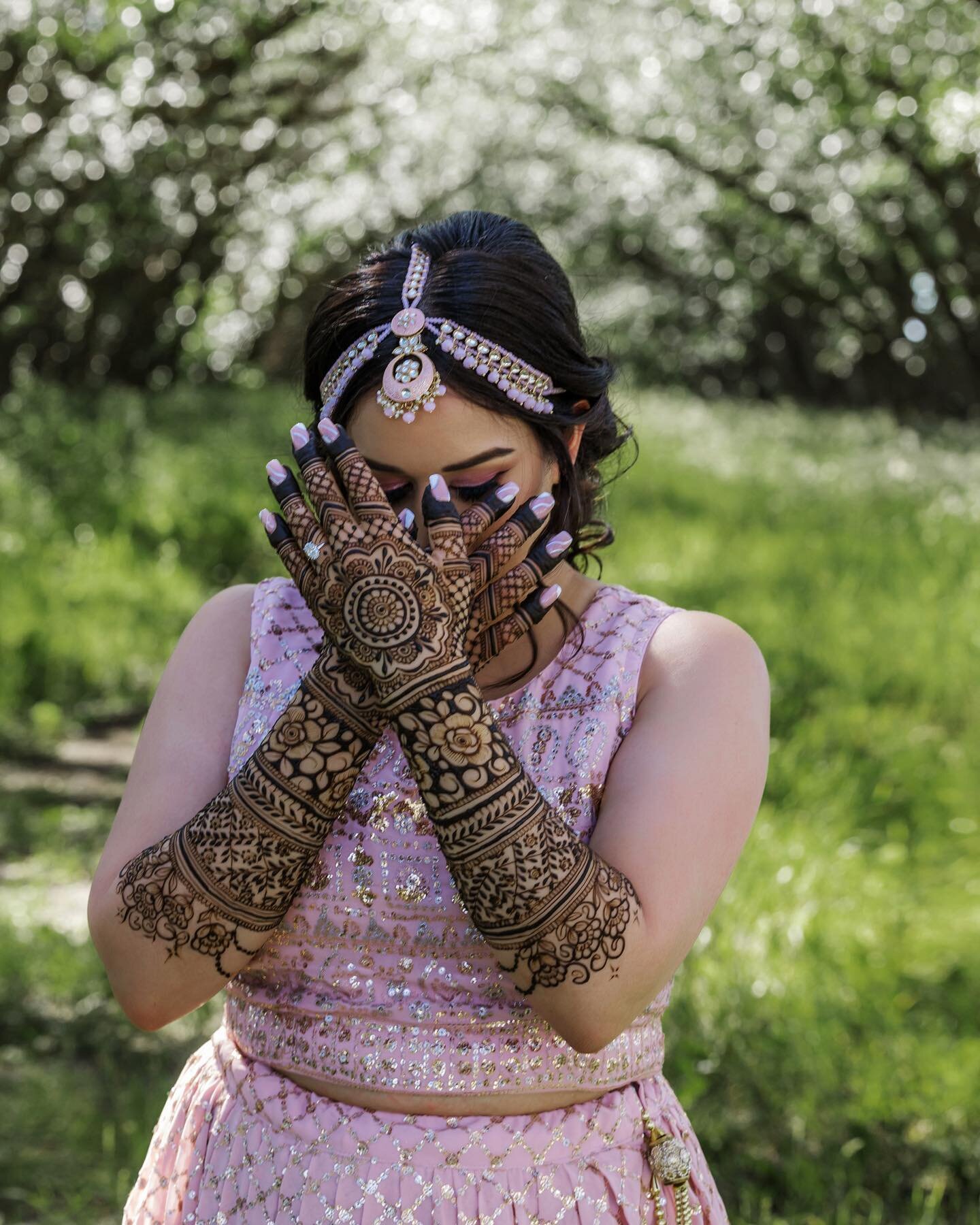 Oh my goodness!! I got to wake up to these stunning photos sent by @sumita.sharma of her mehndi day 😍💗 Such beautiful photos captured by Edmonton&rsquo;s talented @lucier.photography 📸 

There is no better feeling than seeing my work captured in t