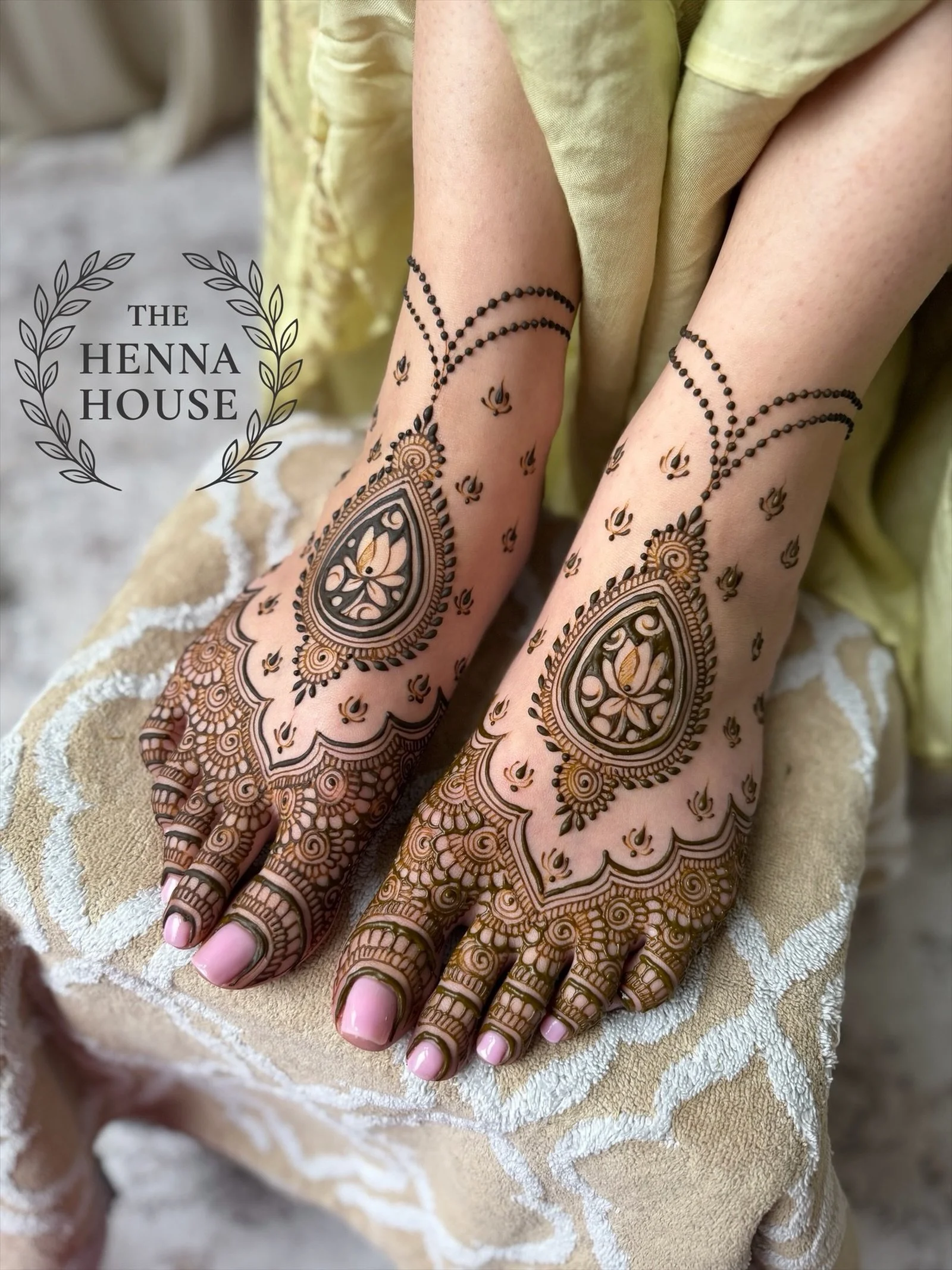 Harveen gave me full artistic freedom for her bridal feet 😍💛
@harveensekhon