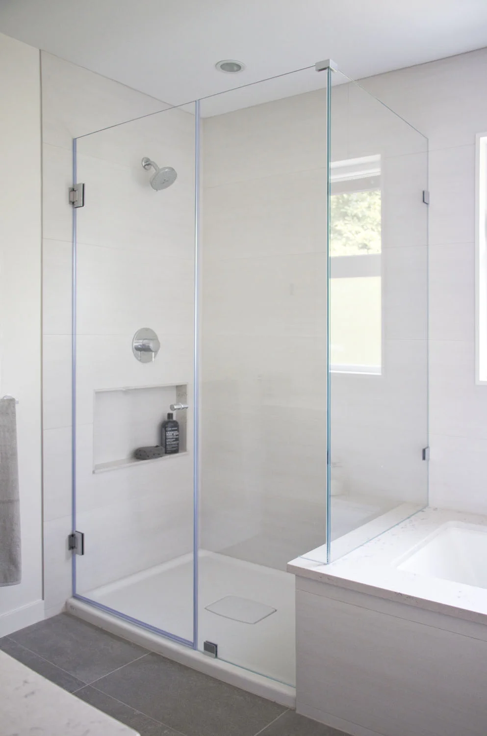 Walk in shower and undermount tub.jpg