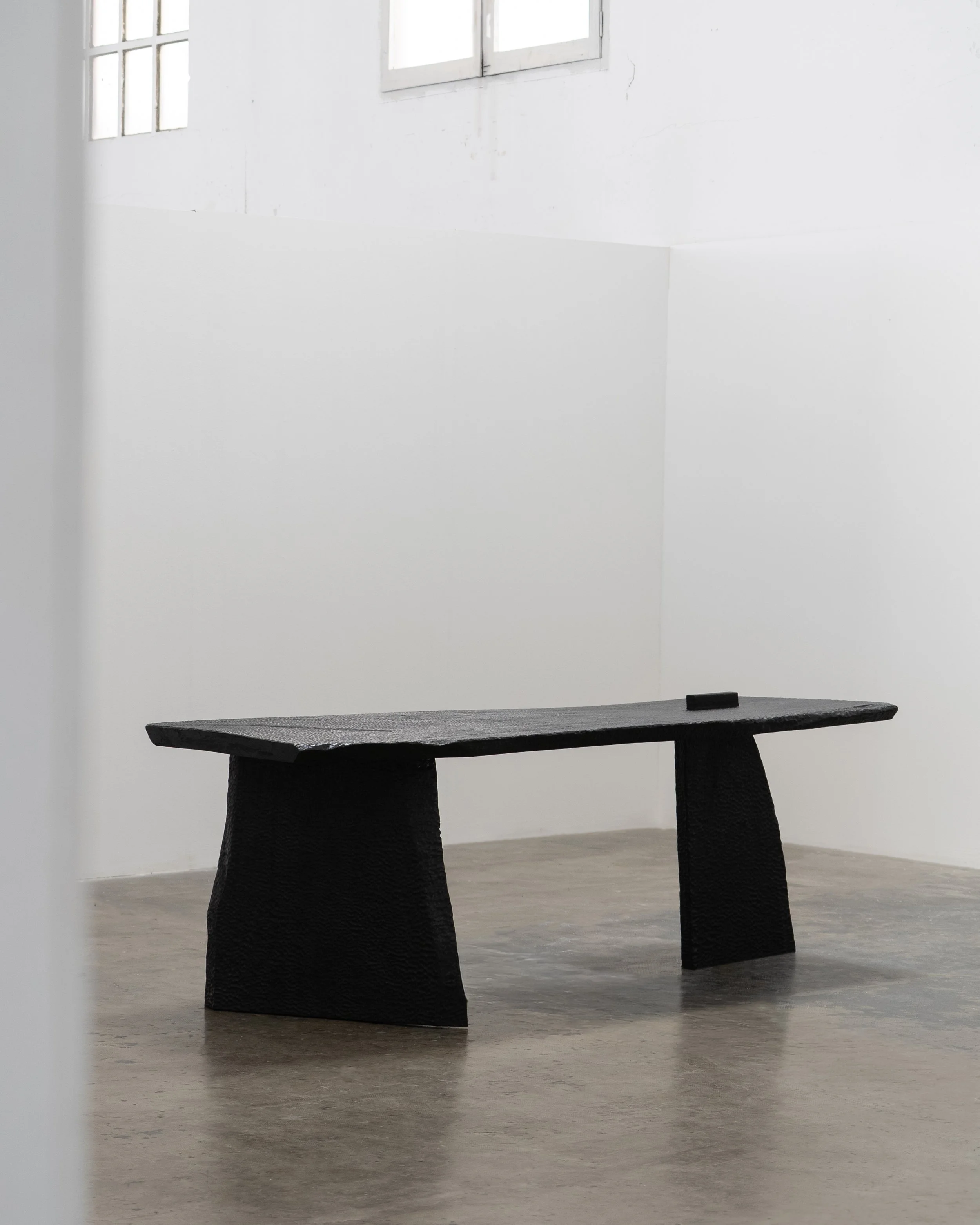 Massif_Dining_Table-10.jpg