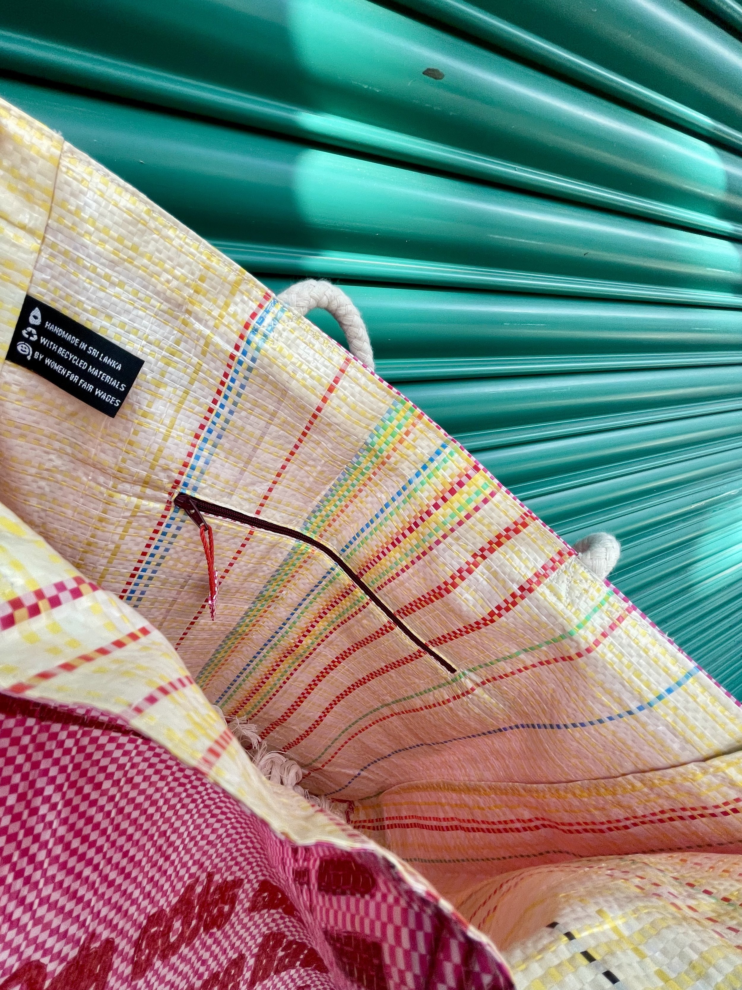 Pink Market/Beach bag internal zip pocket