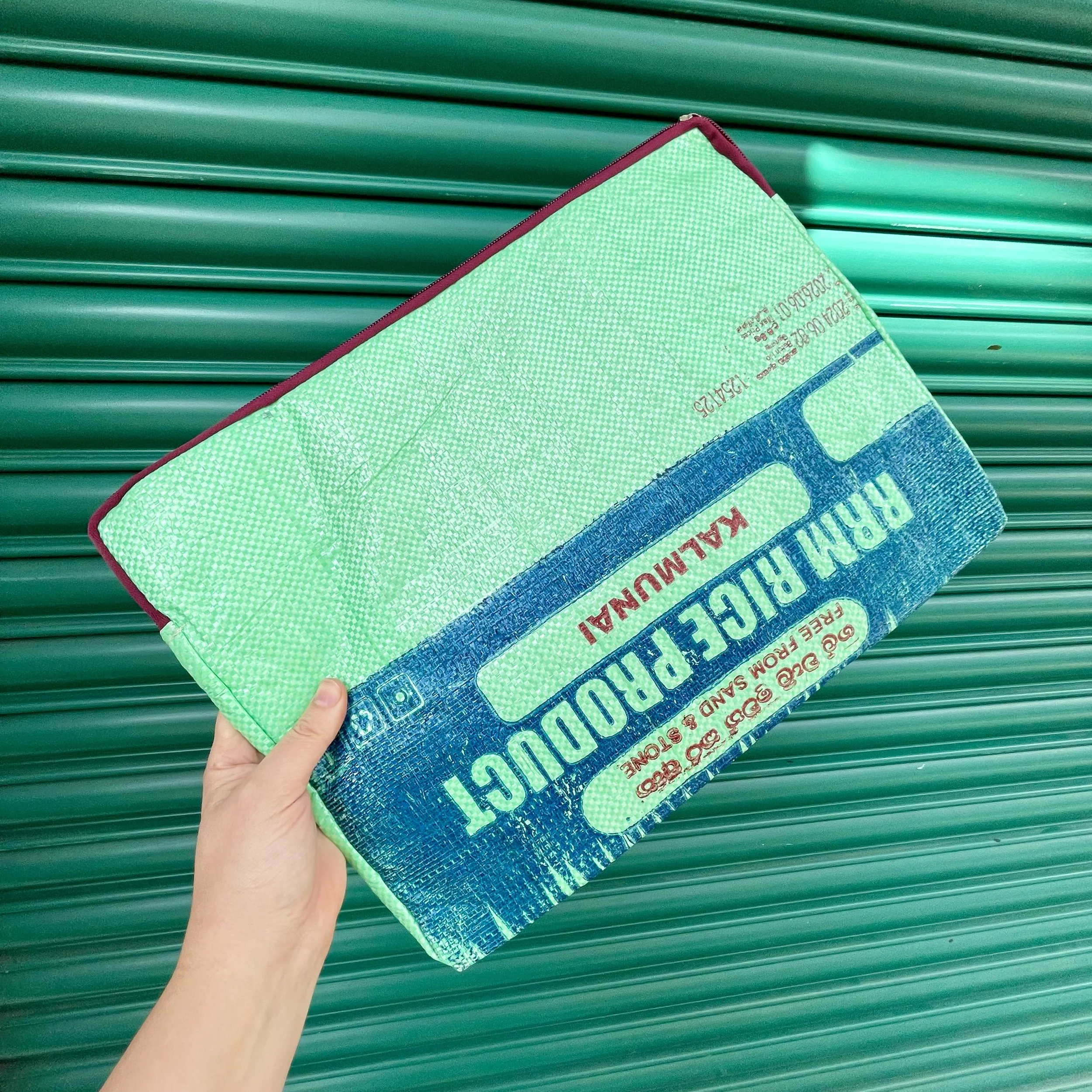 Aqua 15" Laptop Sleeve back