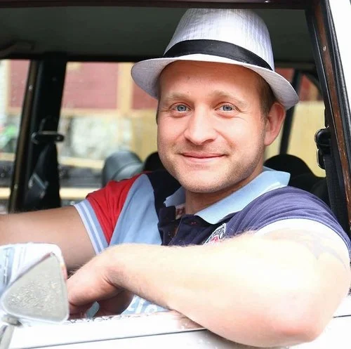 Lunsj med påfyll: Johannes Einemo utanfor boksen