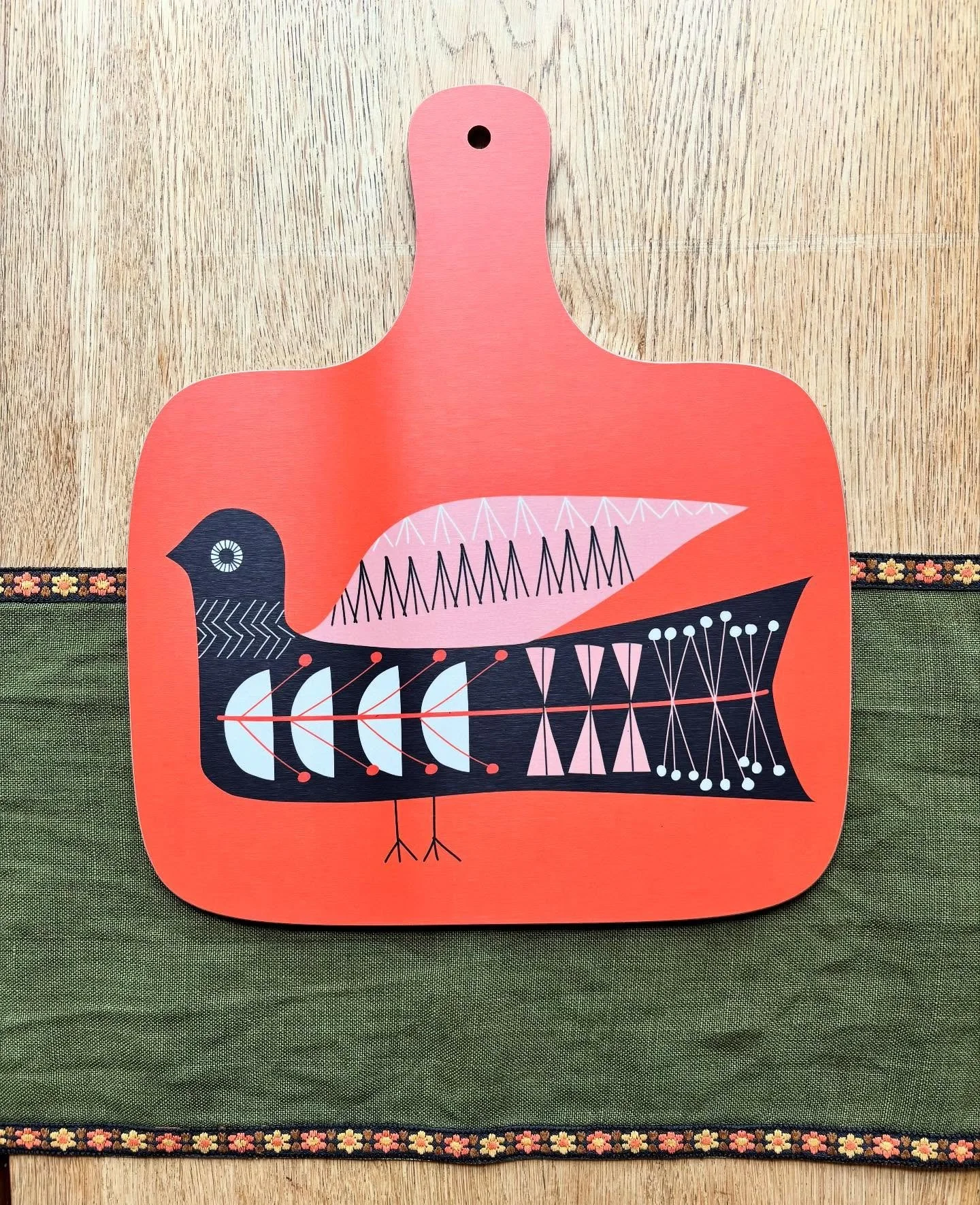 This little bird just flew in today&hellip;

#orange #melamine #retro #nordic #scandi