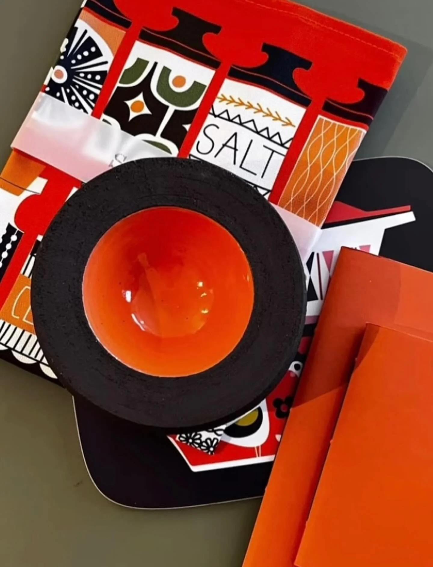 Too good a pic not to share on the grid!

Thank you and a big shout out to my incredibly stylish new Suffolk stockist @harrycjwix 
Lovely ceramics by @mediumvulcan and stationery by @markandfold 

 Get your colour hit here! 

#orange #vermilion #colo