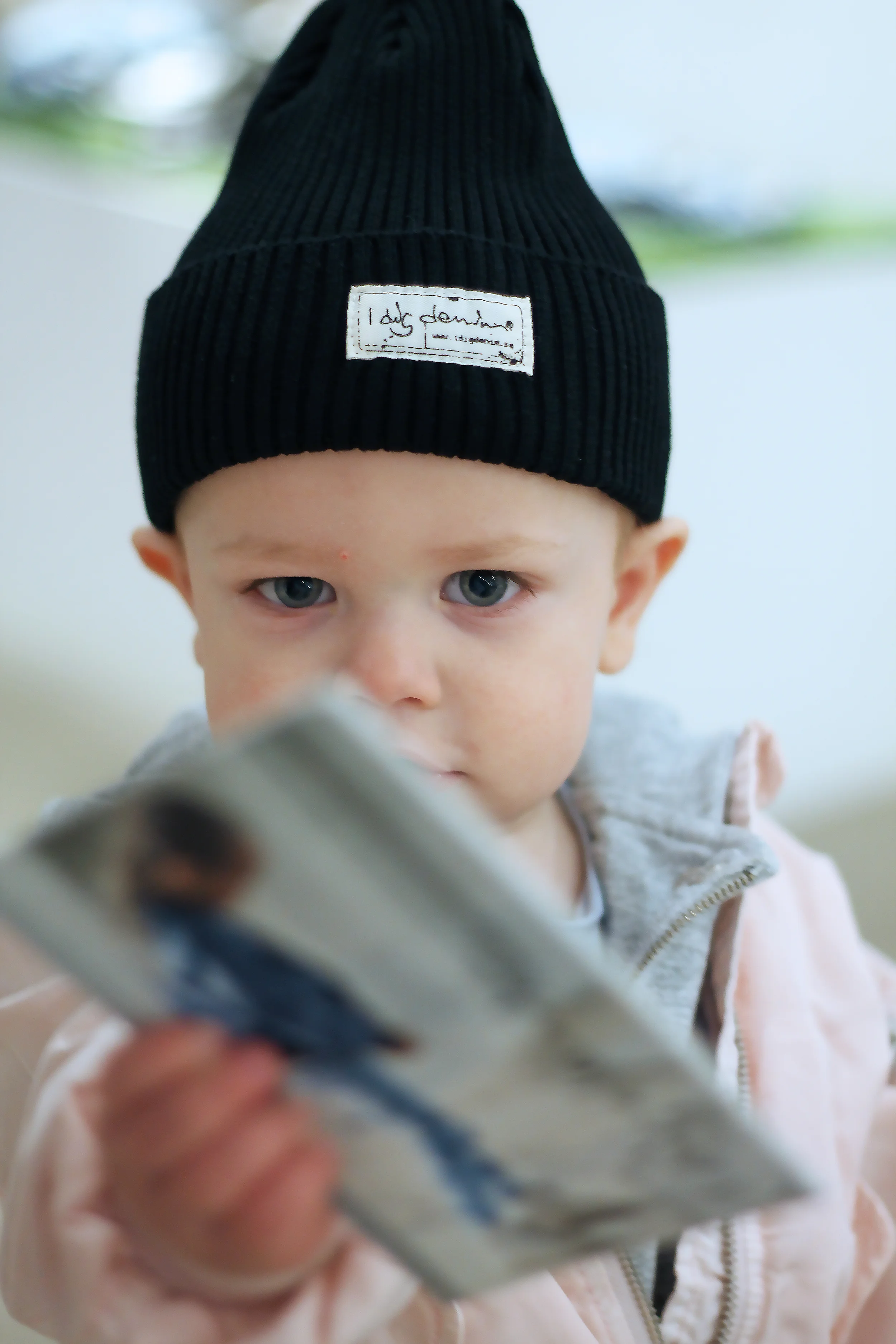 Flynn, the son of Johannes Maxweller who runs Pappabloggen