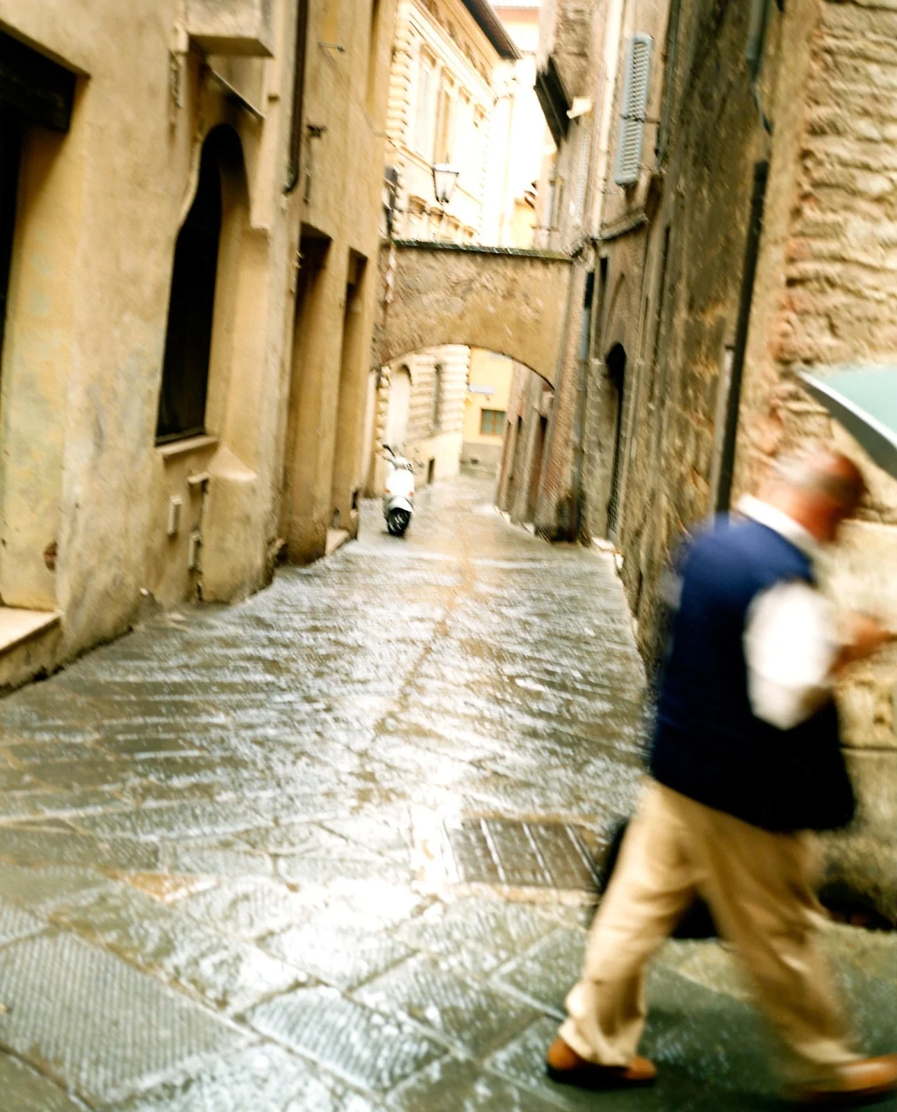 Alleyway in Italy