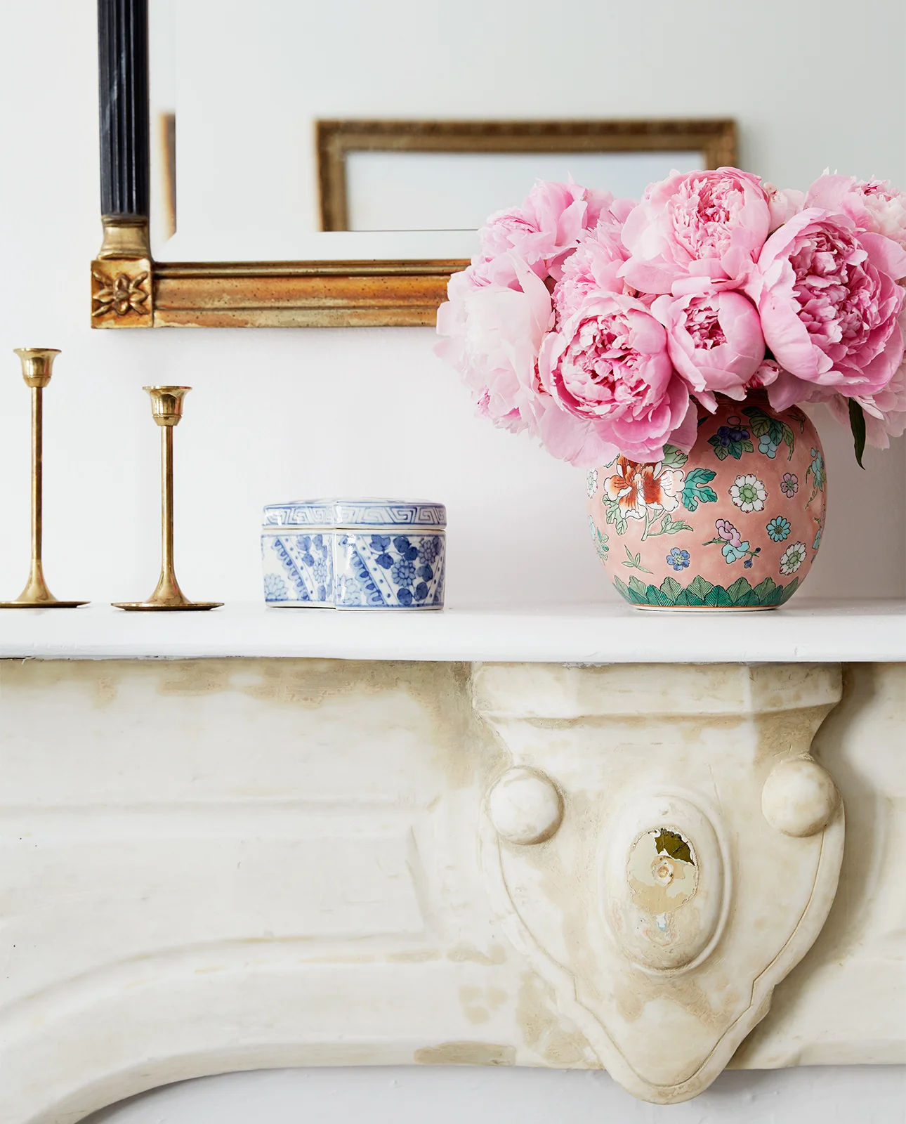 Objects on Mantle