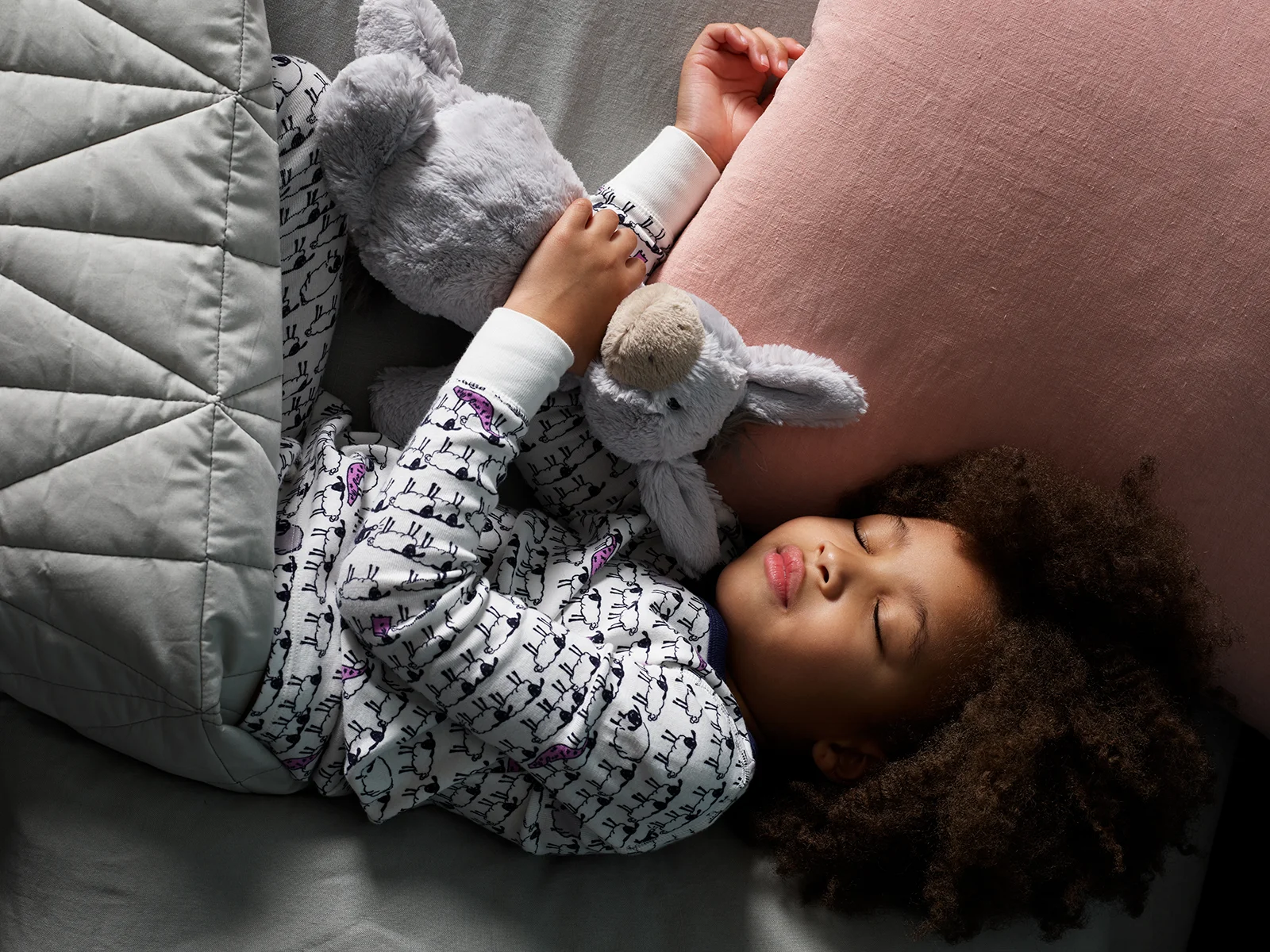 girl_sleeping_in_bed.jpg
