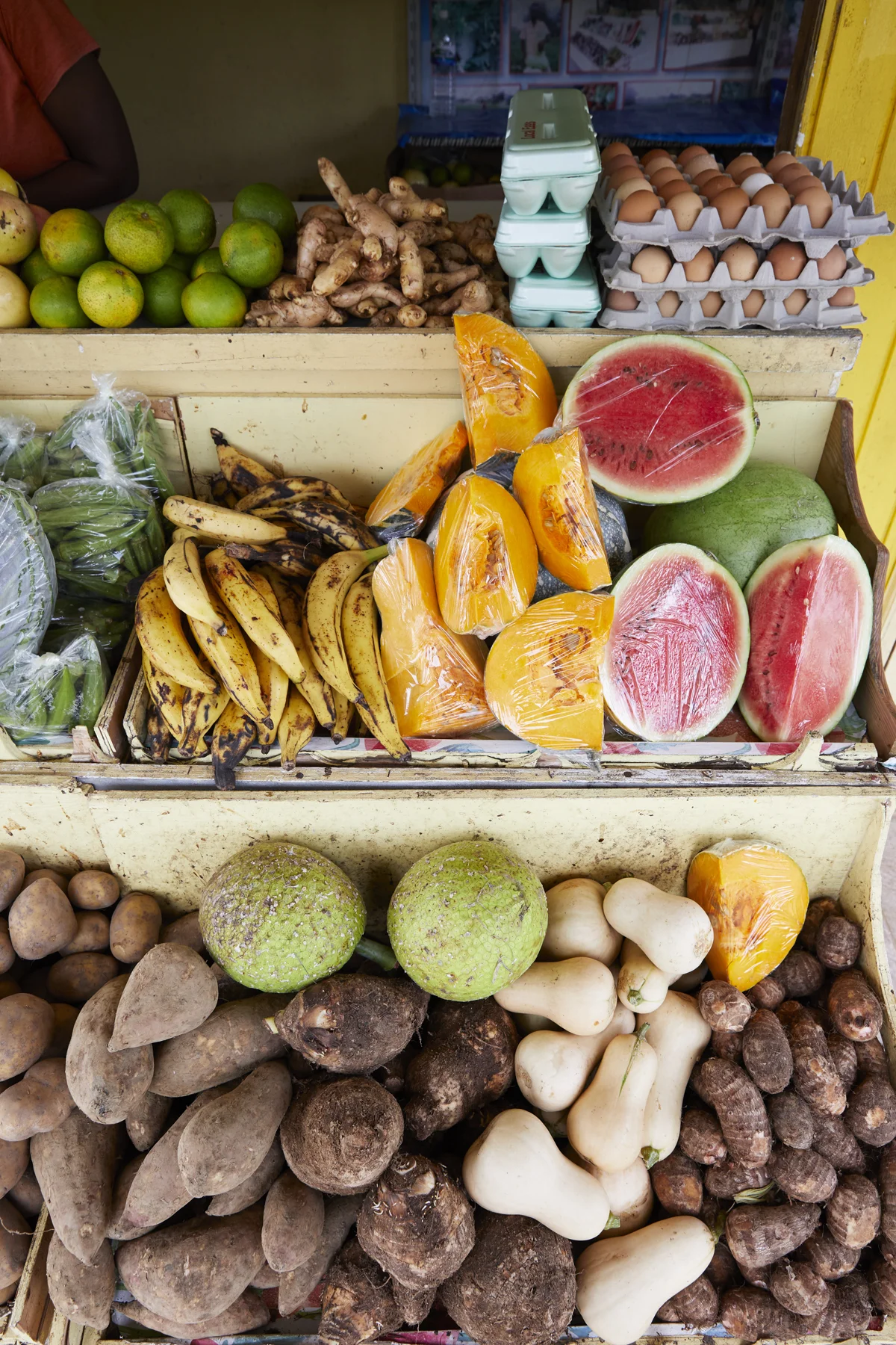 Outdoor fruit and veggie market in the Caribbean