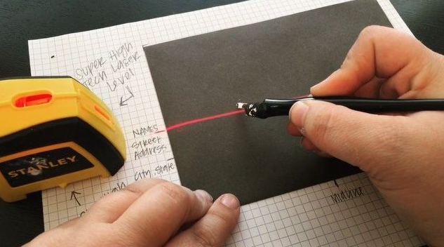 I assumed that this light would hurt your eyes, but I've heard from calligraphers that use this method that it does not...