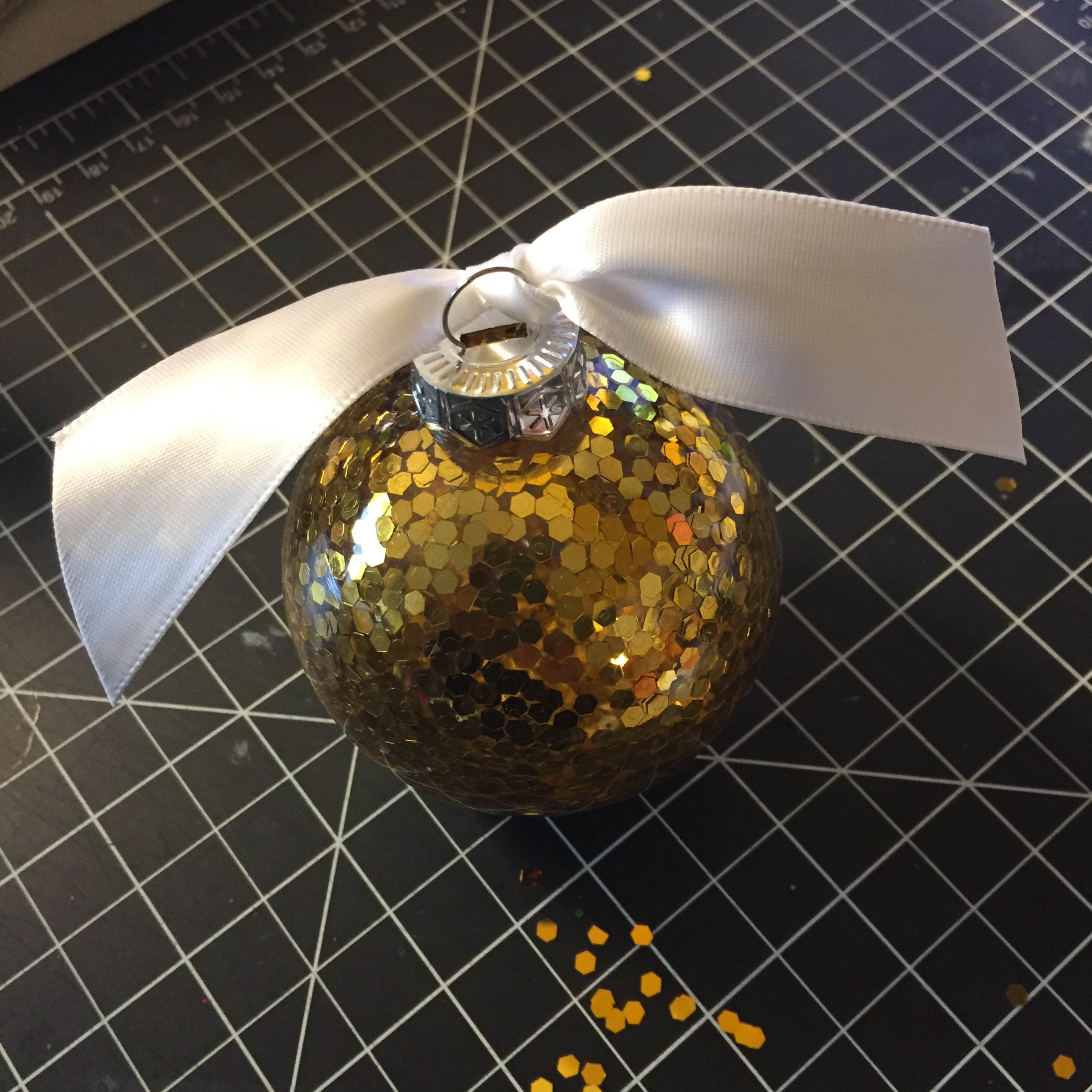 Recap the ornament, add a bow and you should be all set for hanging! 