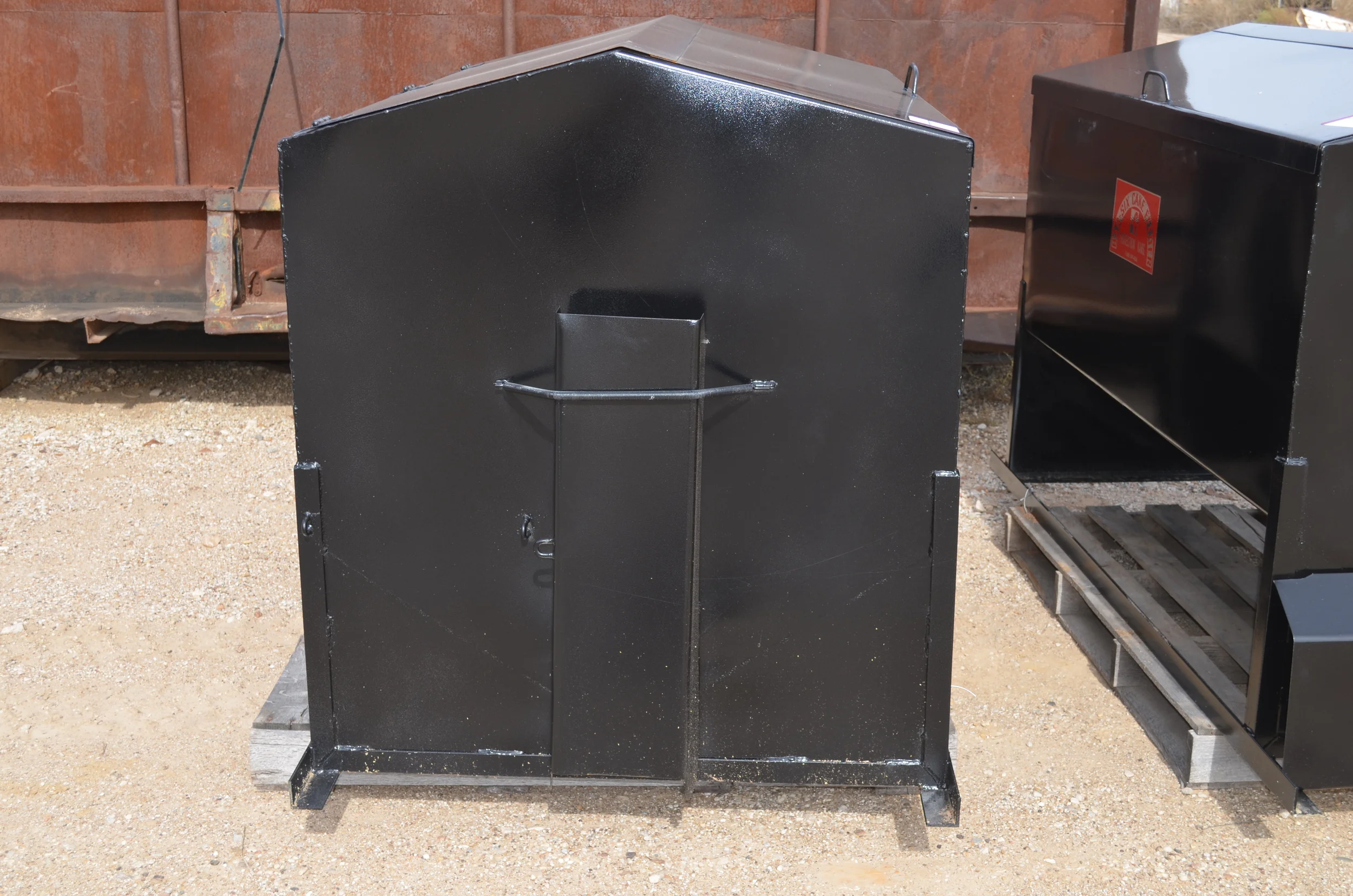 Feed Dispensers Bar 6
