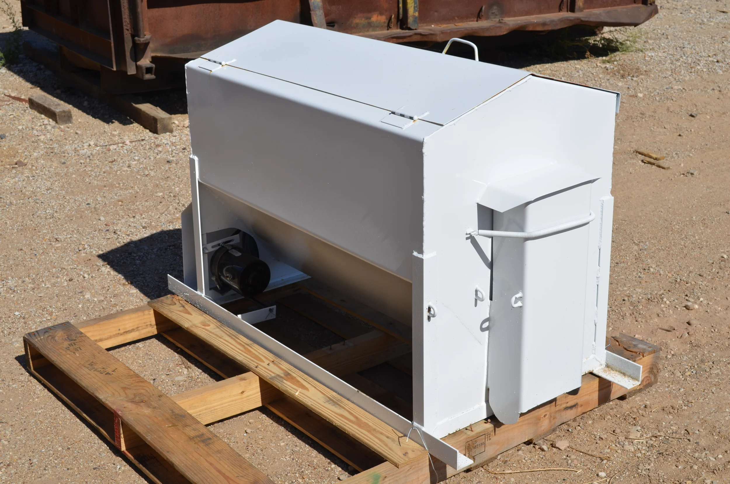 Feed Dispensers Bar 6