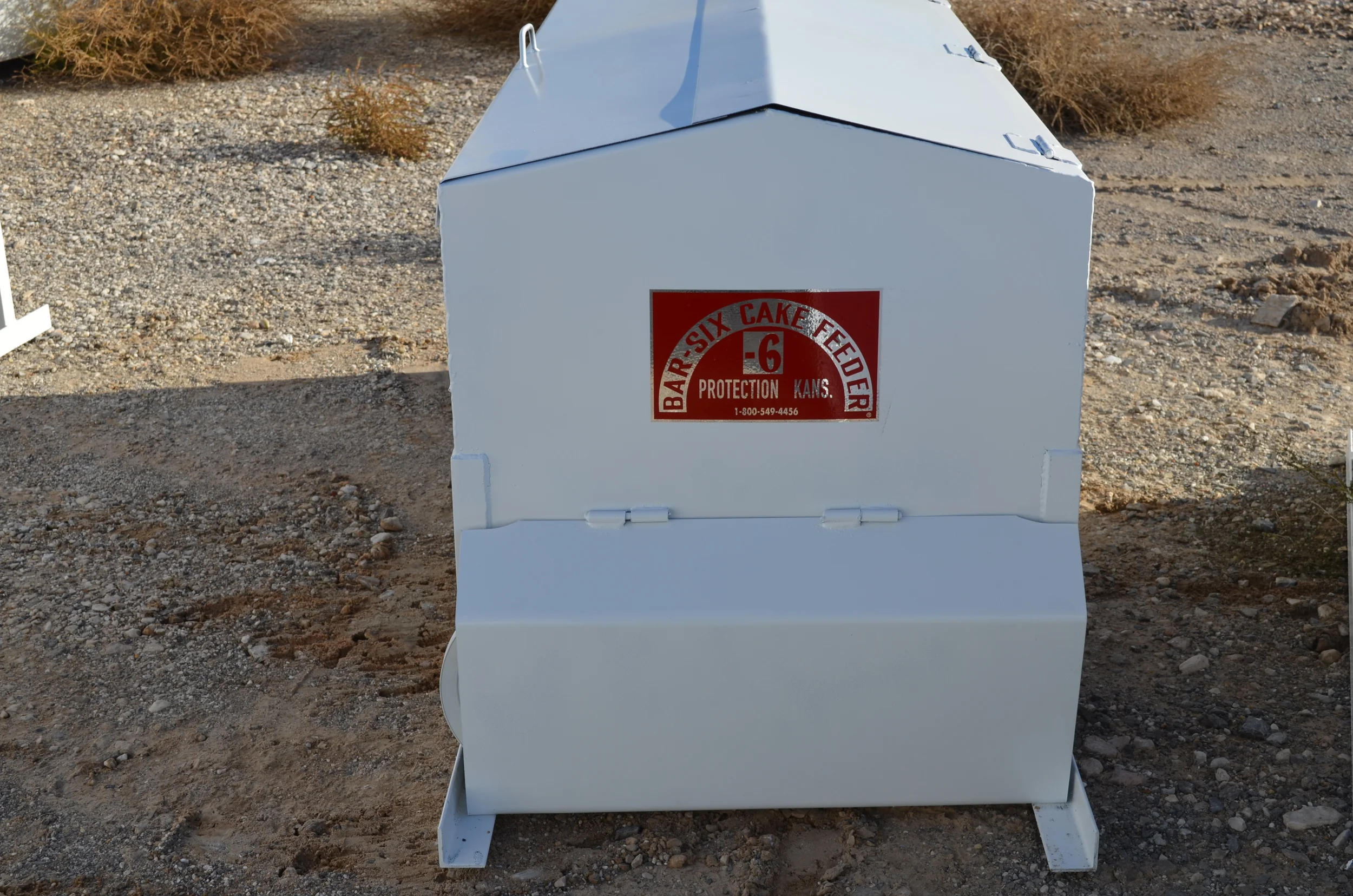 Feed Dispensers — Bar 6