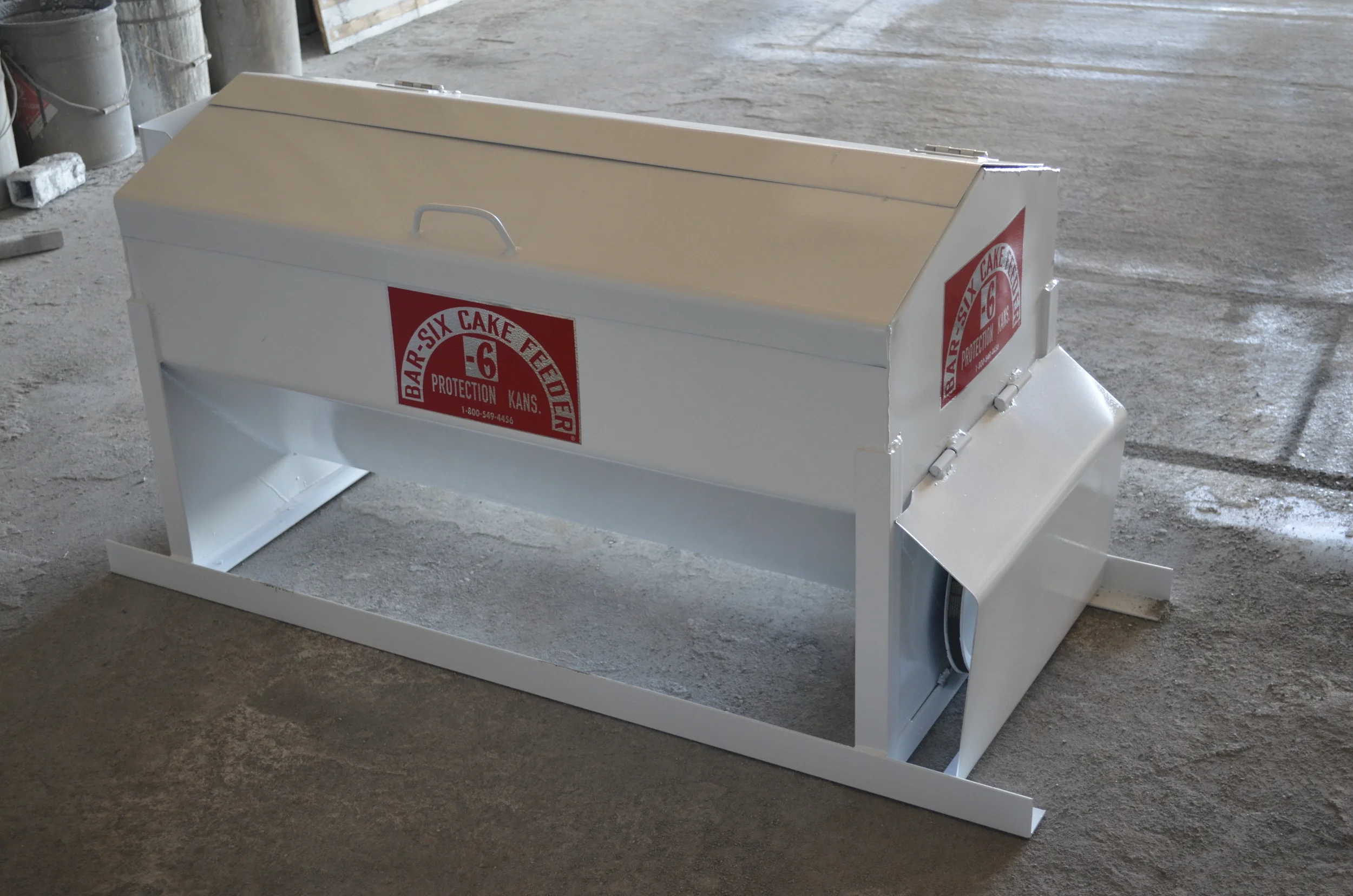 Feed Dispensers Bar 6