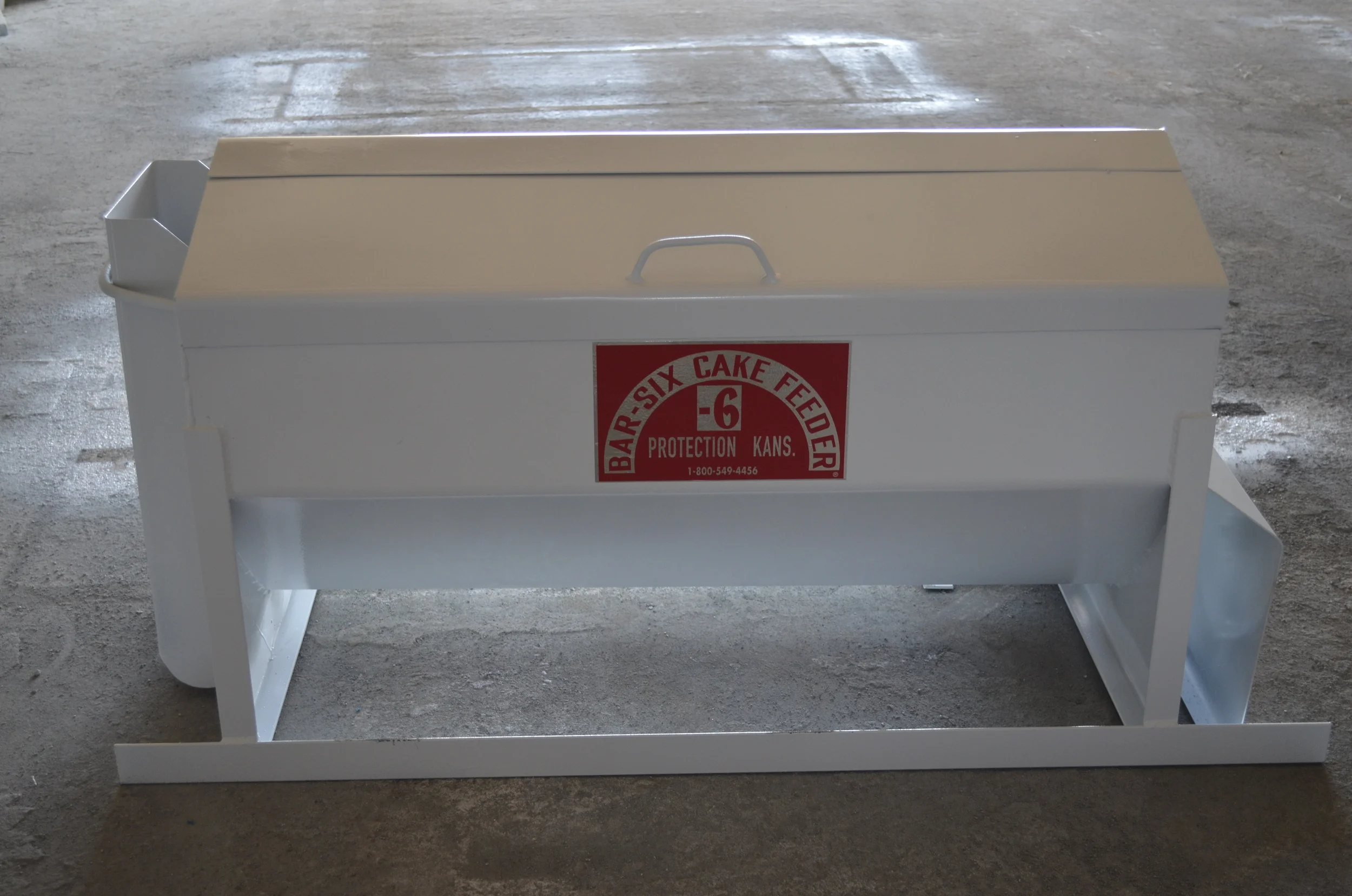 Feed Dispensers Bar 6