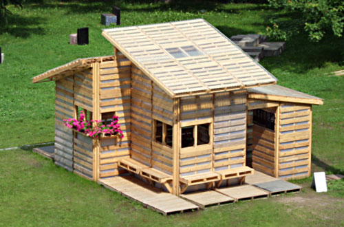 PALLET HOUSE