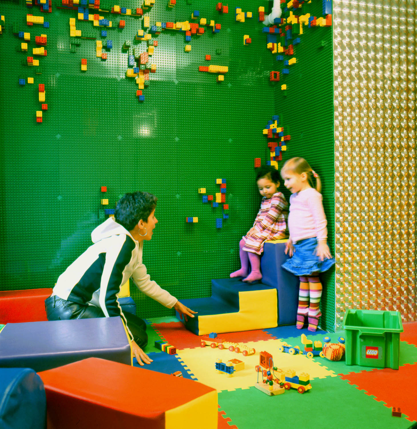 Cafe Boobah_girls with lego wall_Photo by Silke Mayer.jpg