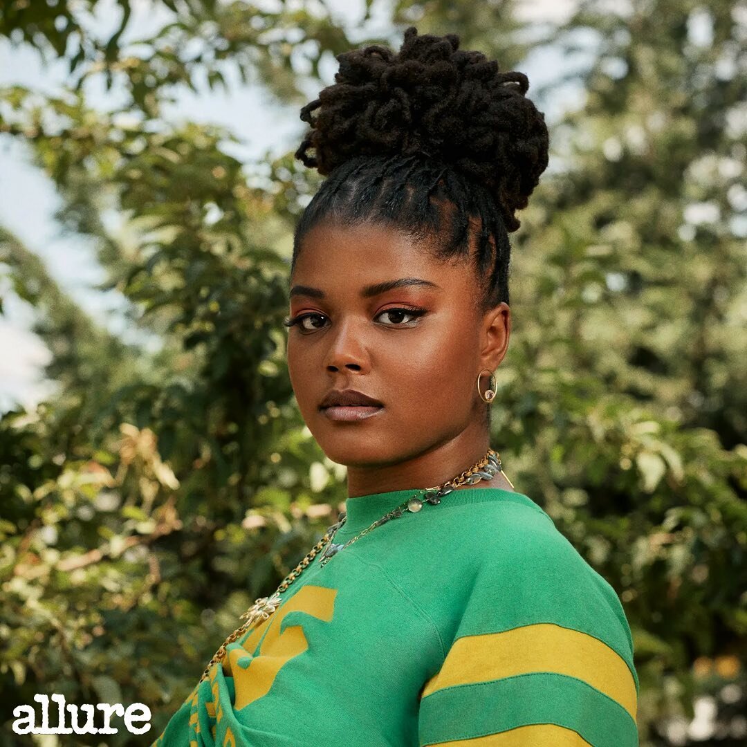 This beauty is wearing @pagesargissonjewelry and looking 🔥🔥🔥 @allure 💚💛